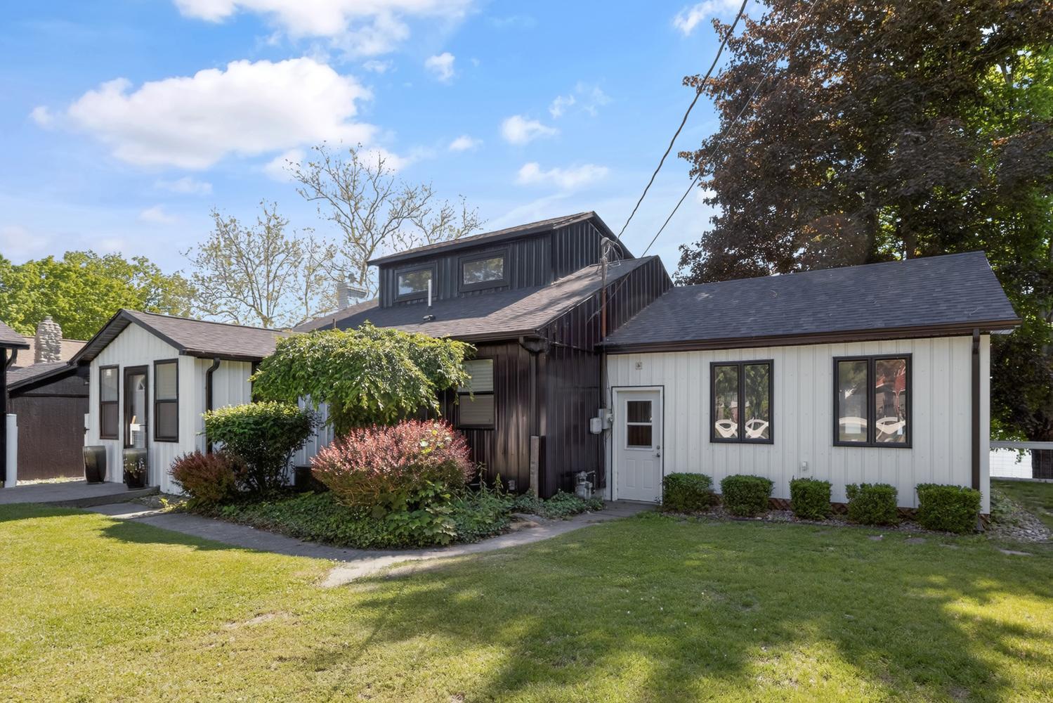52464 Twin Lakeview Drive Dowagiac MI 49047