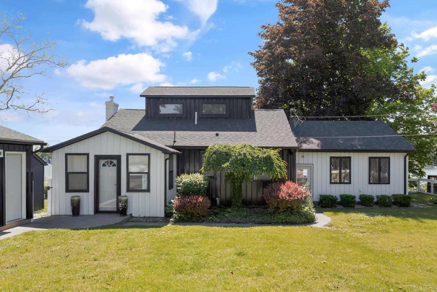 52464 Twin Lakeview Drive Dowagiac MI 49047