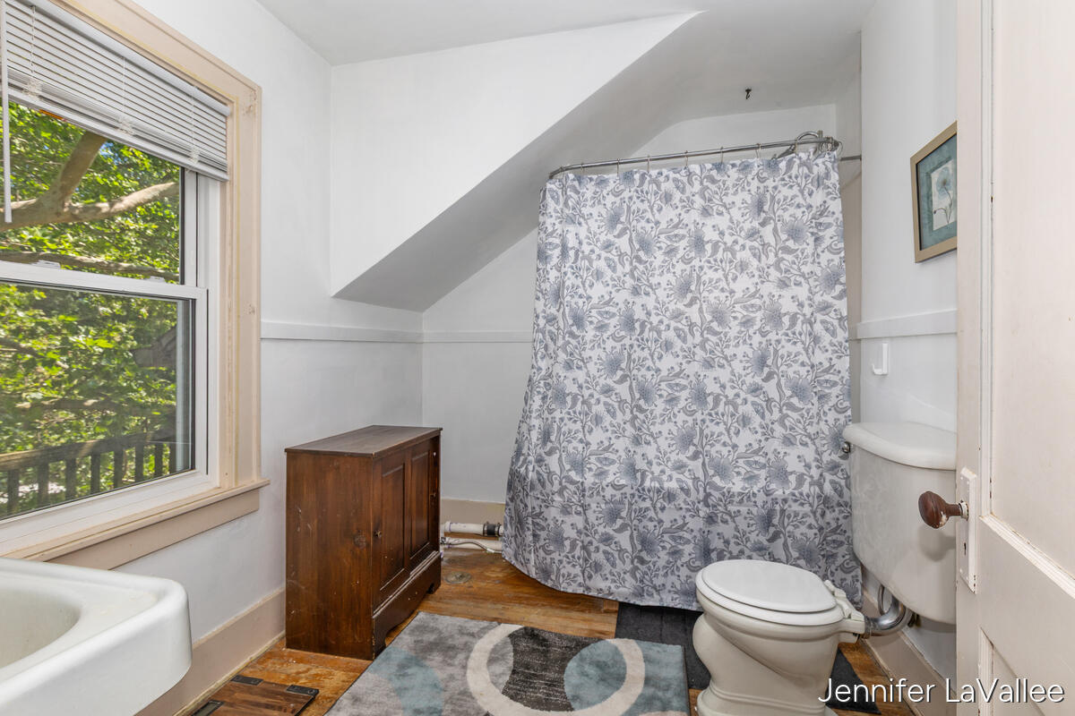 17 Burr Oak Street NE Grand Rapids MI 49505
