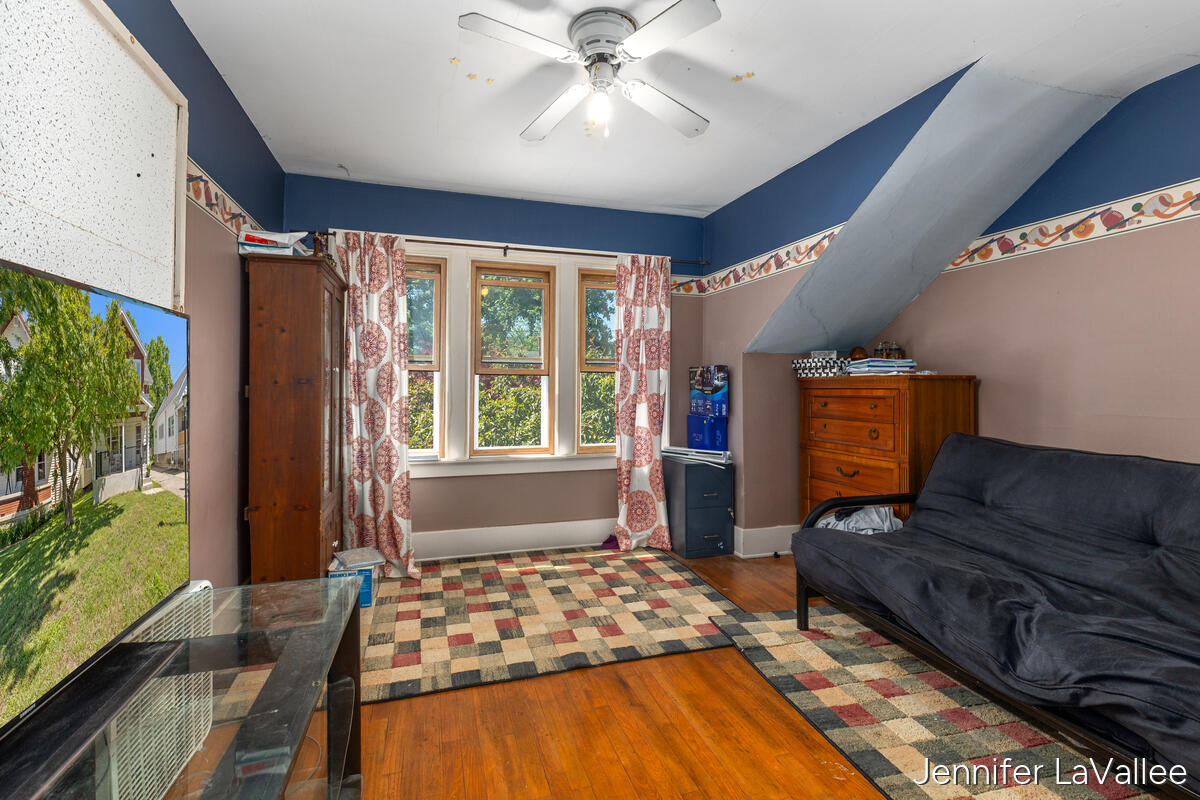 17 Burr Oak Street NE Grand Rapids MI 49505