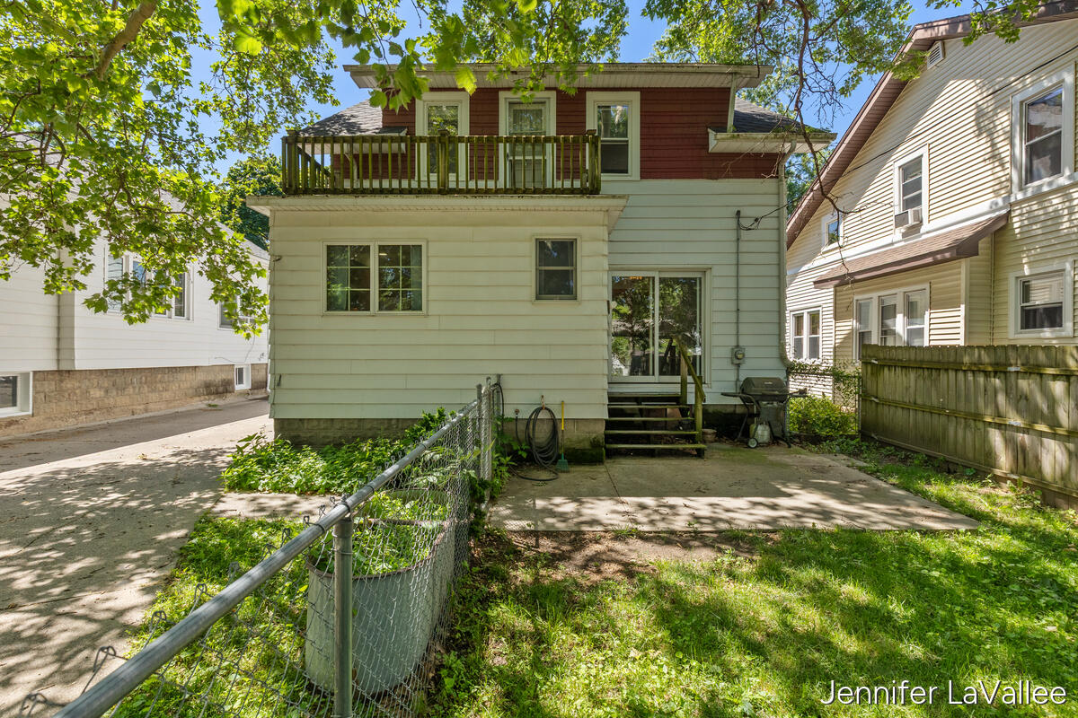 17 Burr Oak Street NE Grand Rapids MI 49505
