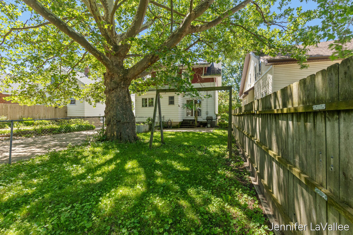 17 Burr Oak Street NE Grand Rapids MI 49505
