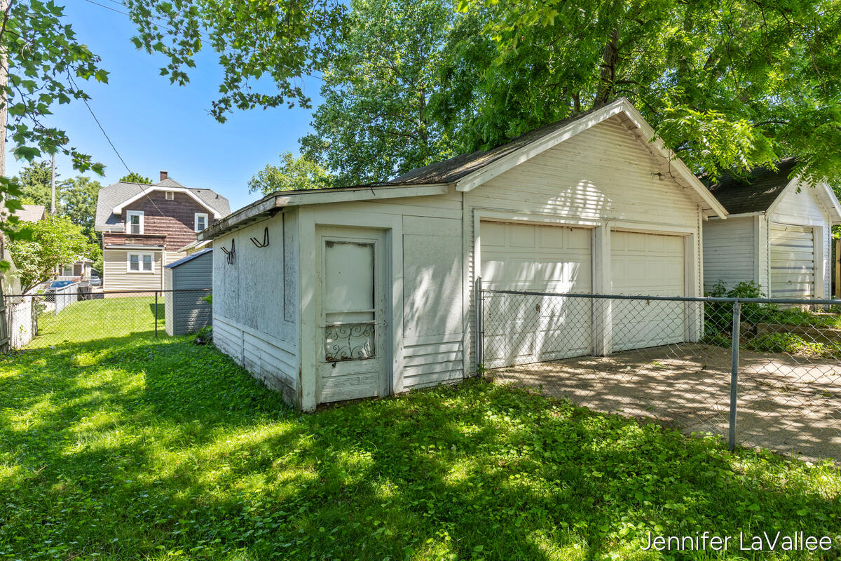17 Burr Oak Street NE Grand Rapids MI 49505