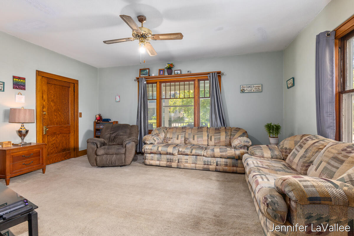 17 Burr Oak Street NE Grand Rapids MI 49505