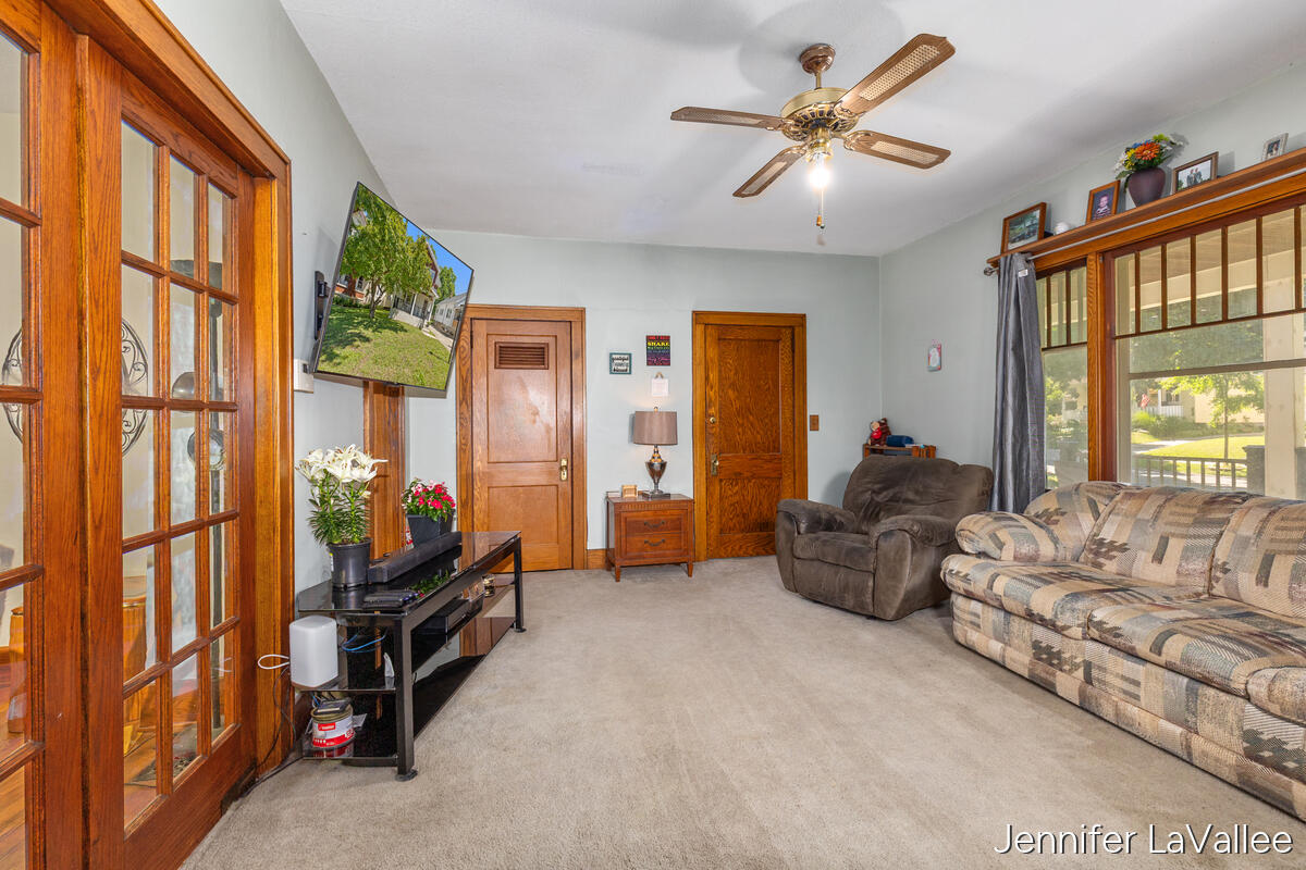17 Burr Oak Street NE Grand Rapids MI 49505