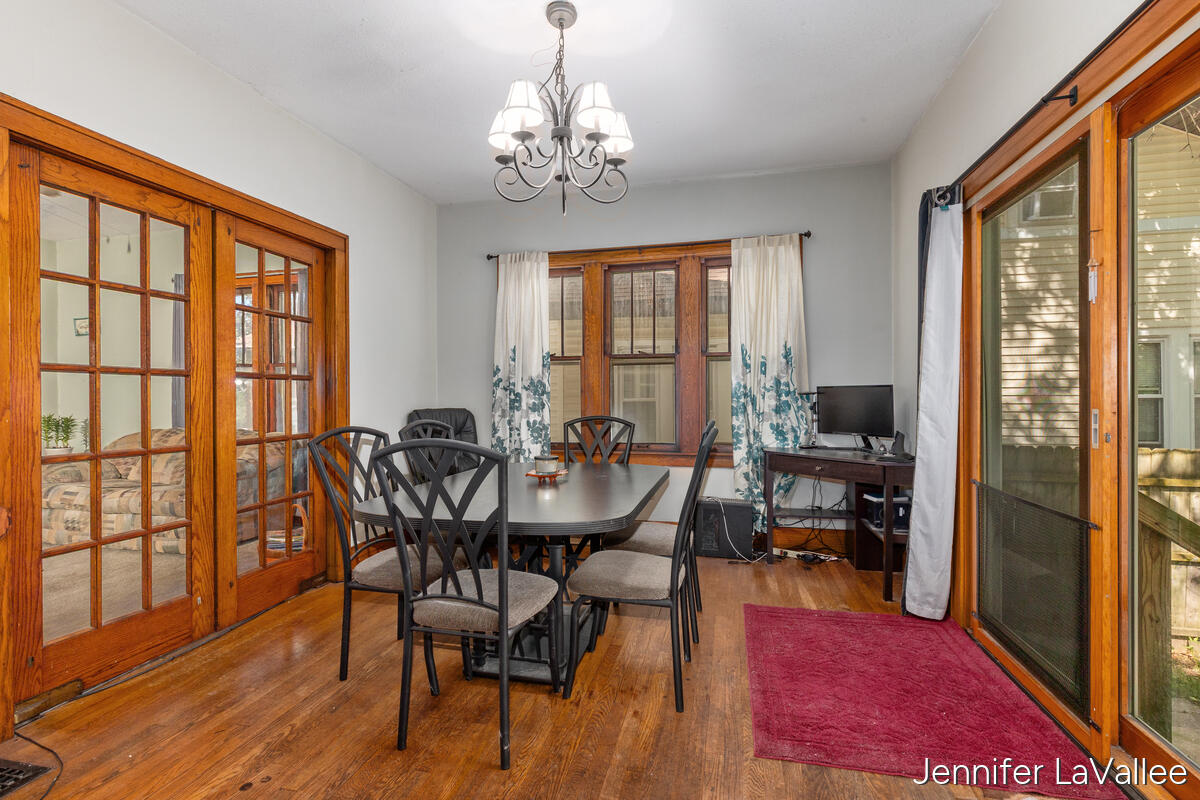 17 Burr Oak Street NE Grand Rapids MI 49505