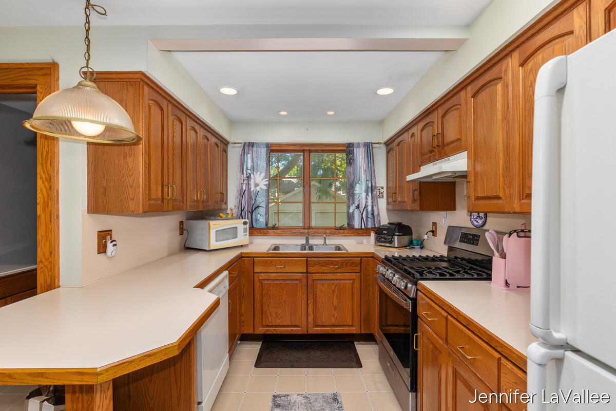 17 Burr Oak Street NE Grand Rapids MI 49505