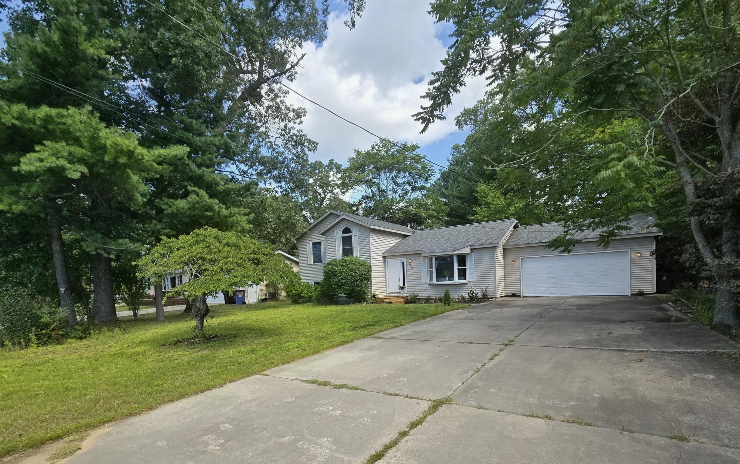 2046 N Roberts Road Muskegon MI 49445