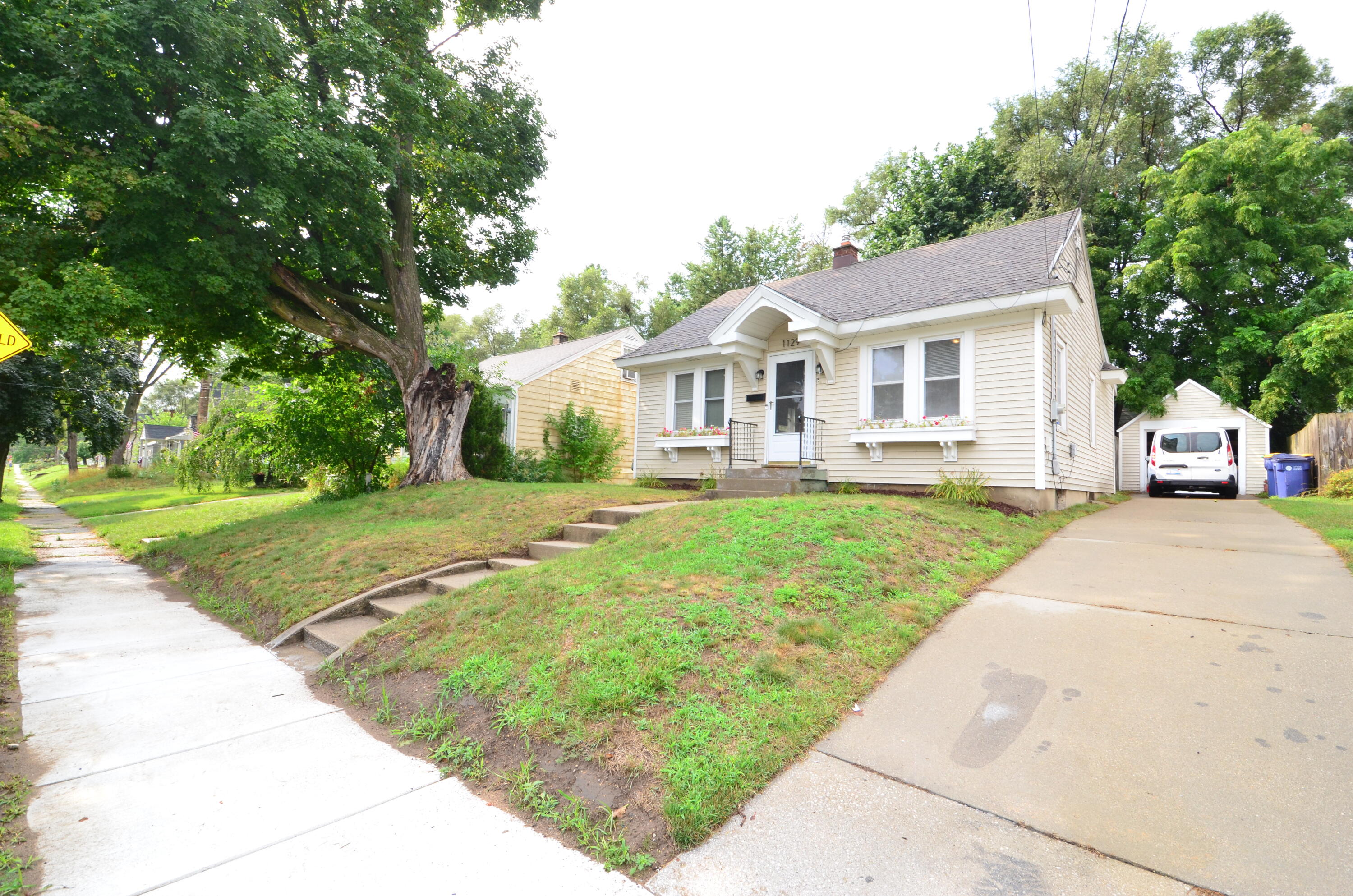 1129 Hollywood Street NE Grand Rapids MI 49505
