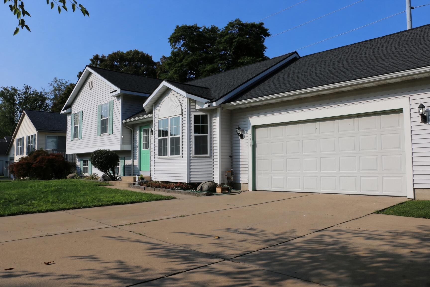 2591 W Pine Lane Holland MI 49424