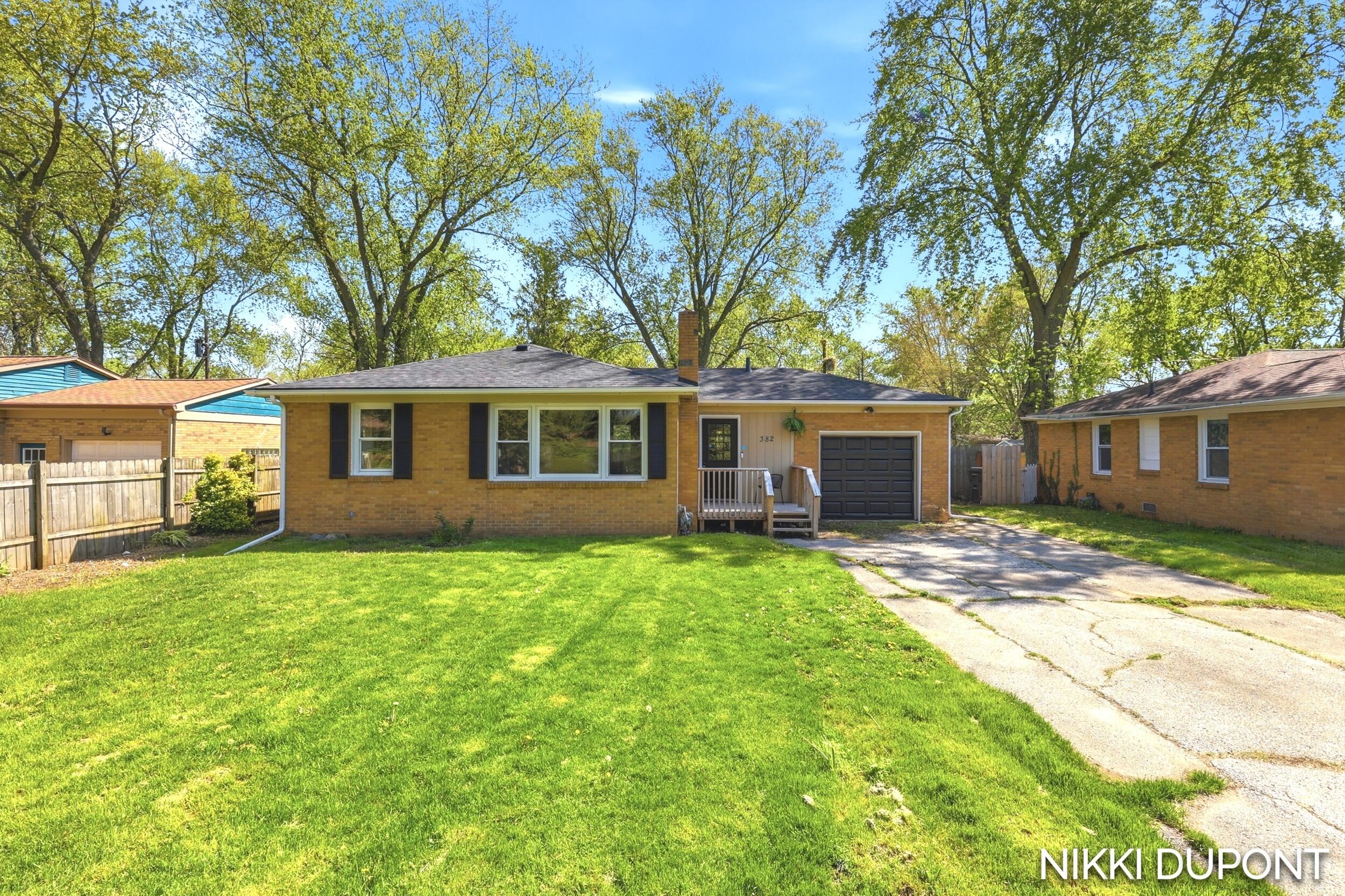 382 Dale Avenue Benton Harbor MI 49022