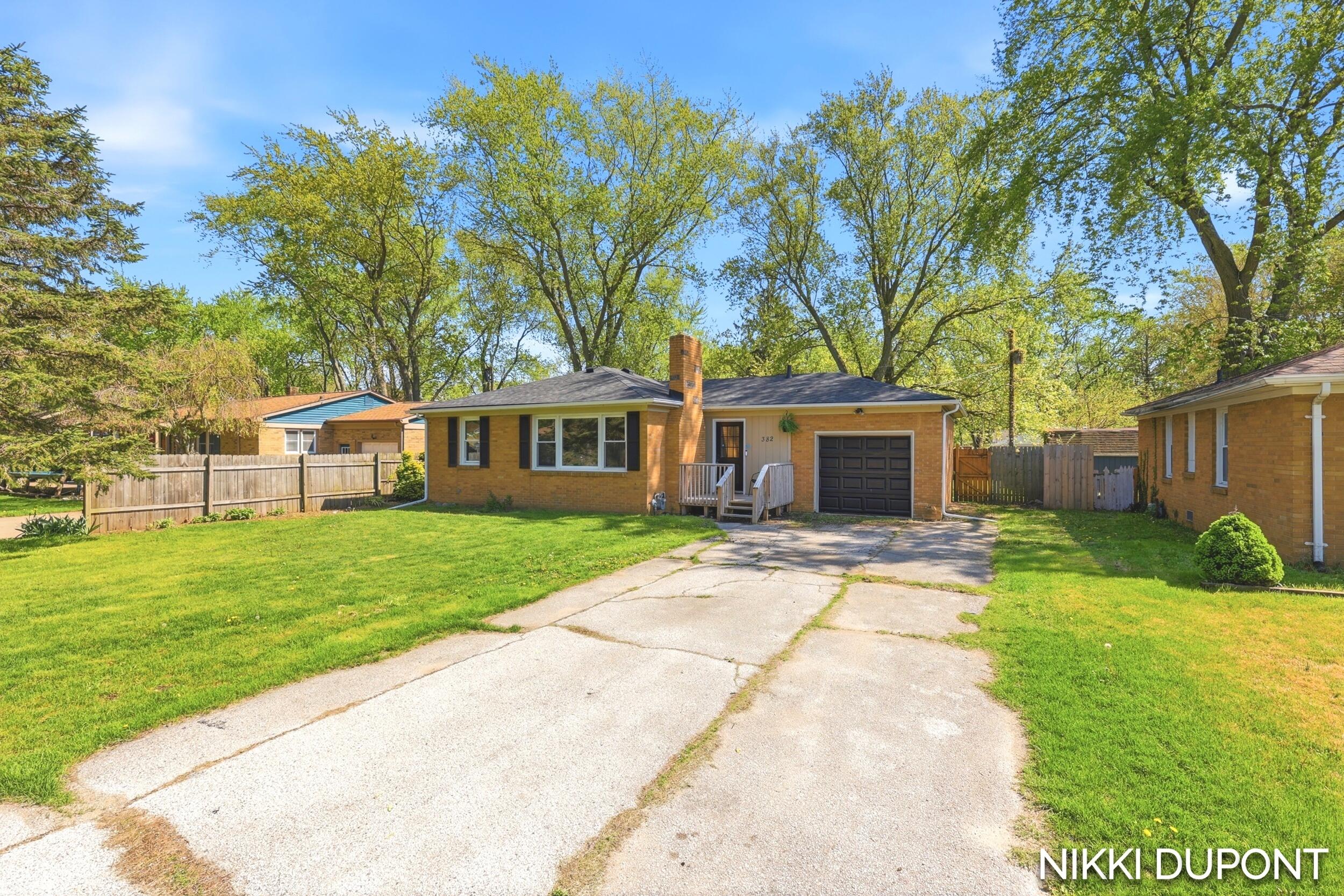 382 Dale Avenue Benton Harbor MI 49022