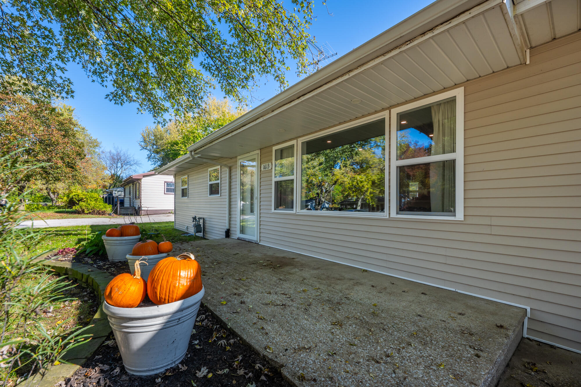 1613 Kay Drive Benton Harbor MI 49022