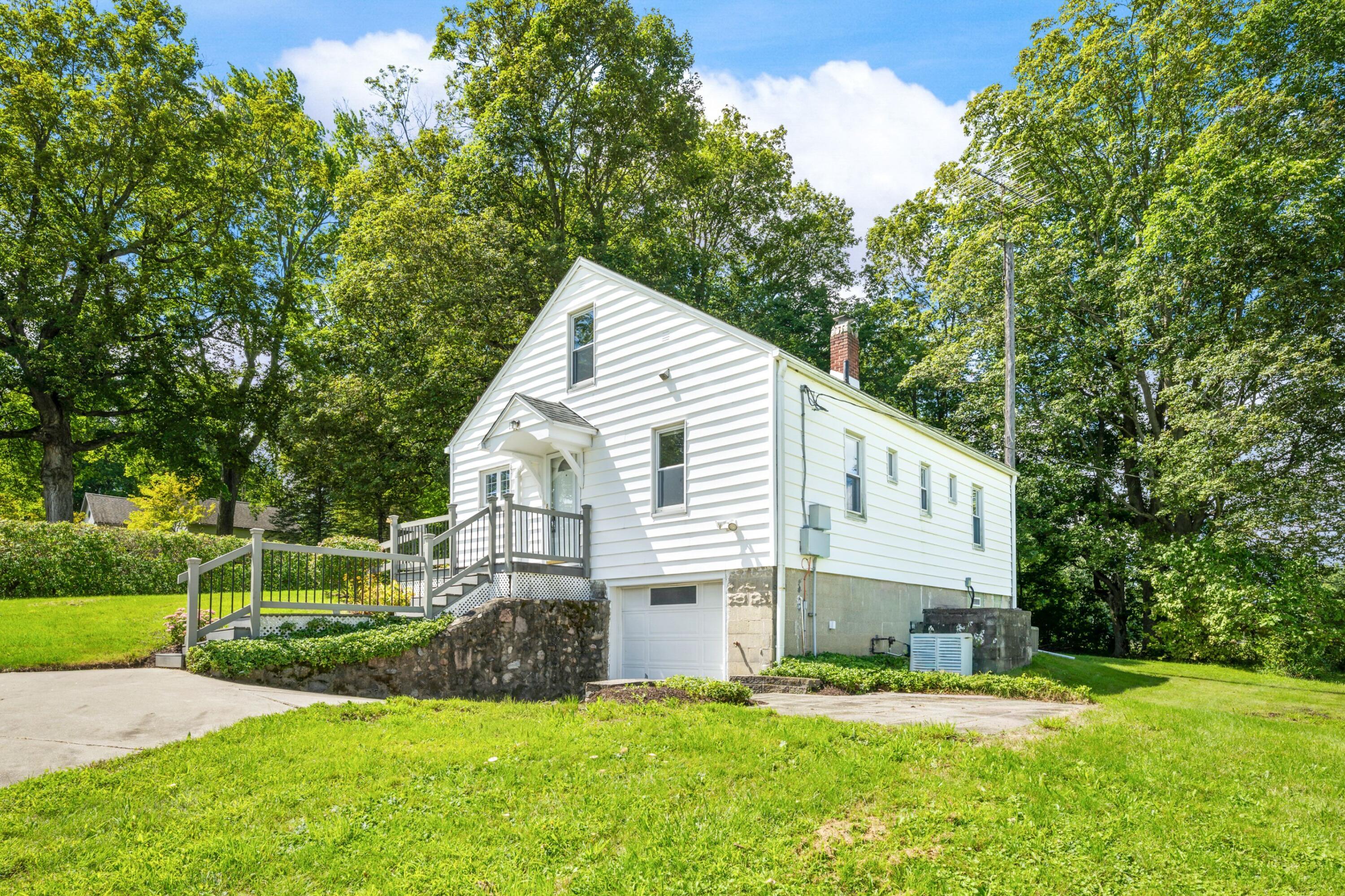 1815 E Glendora Road Buchanan MI 49107