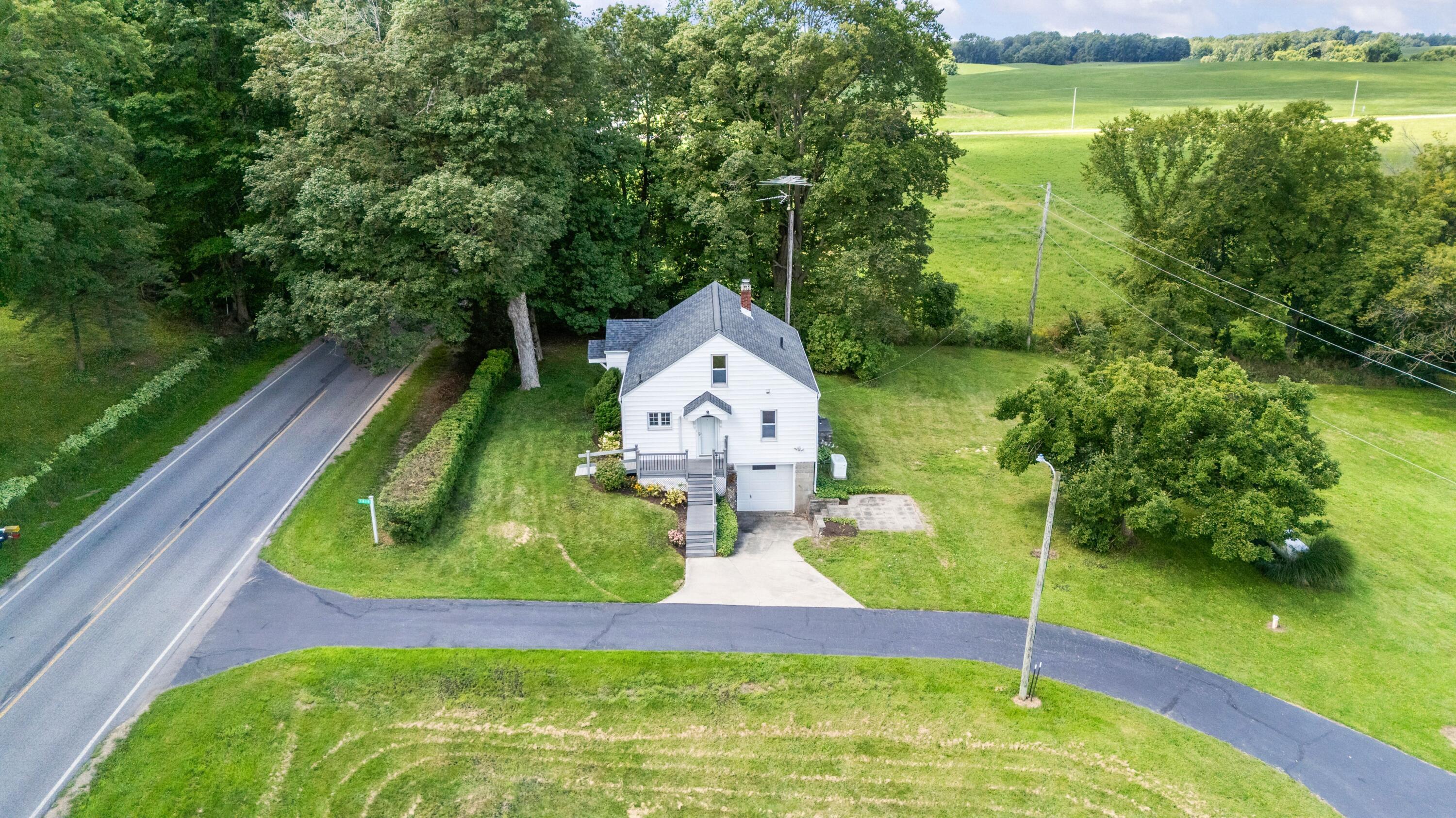 1815 E Glendora Road Buchanan MI 49107