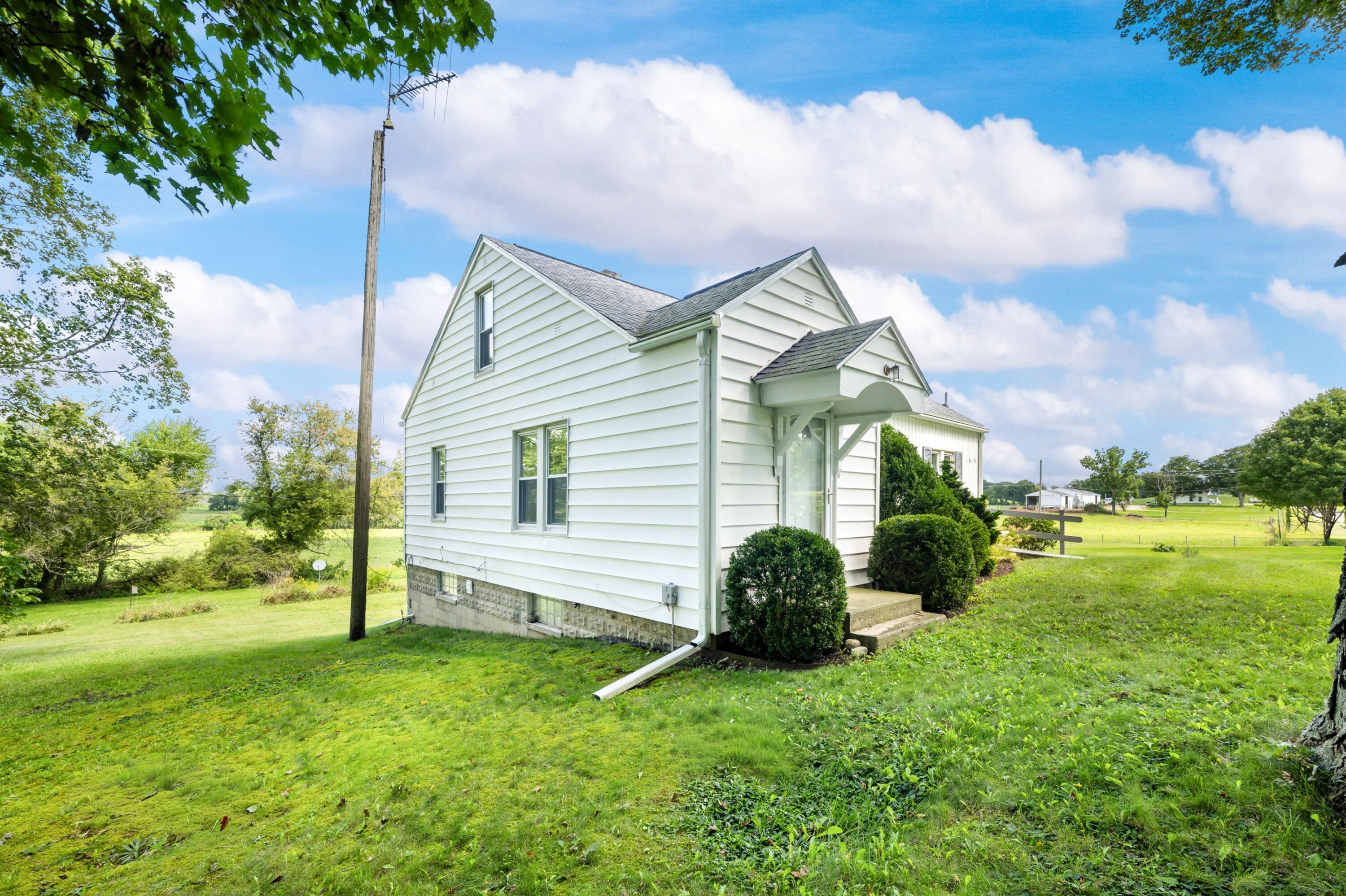 1815 E Glendora Road Buchanan MI 49107
