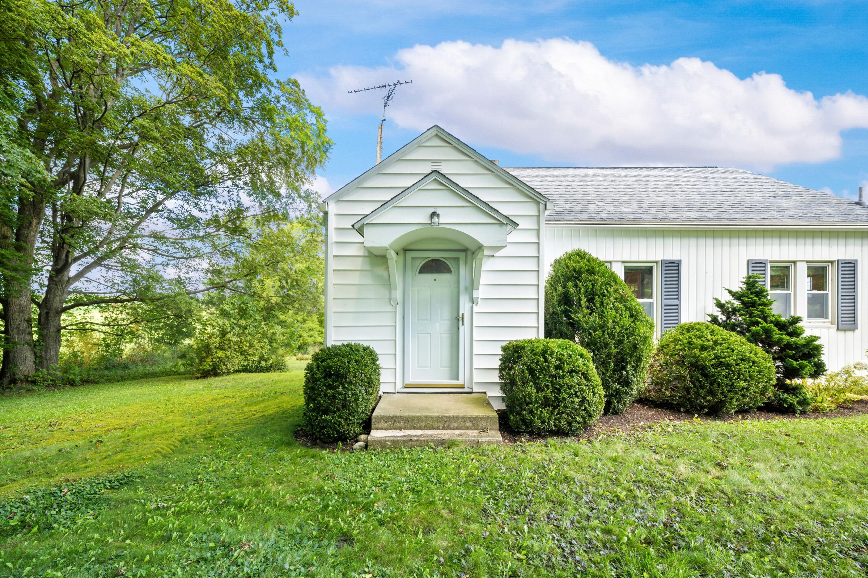 1815 E Glendora Road Buchanan MI 49107