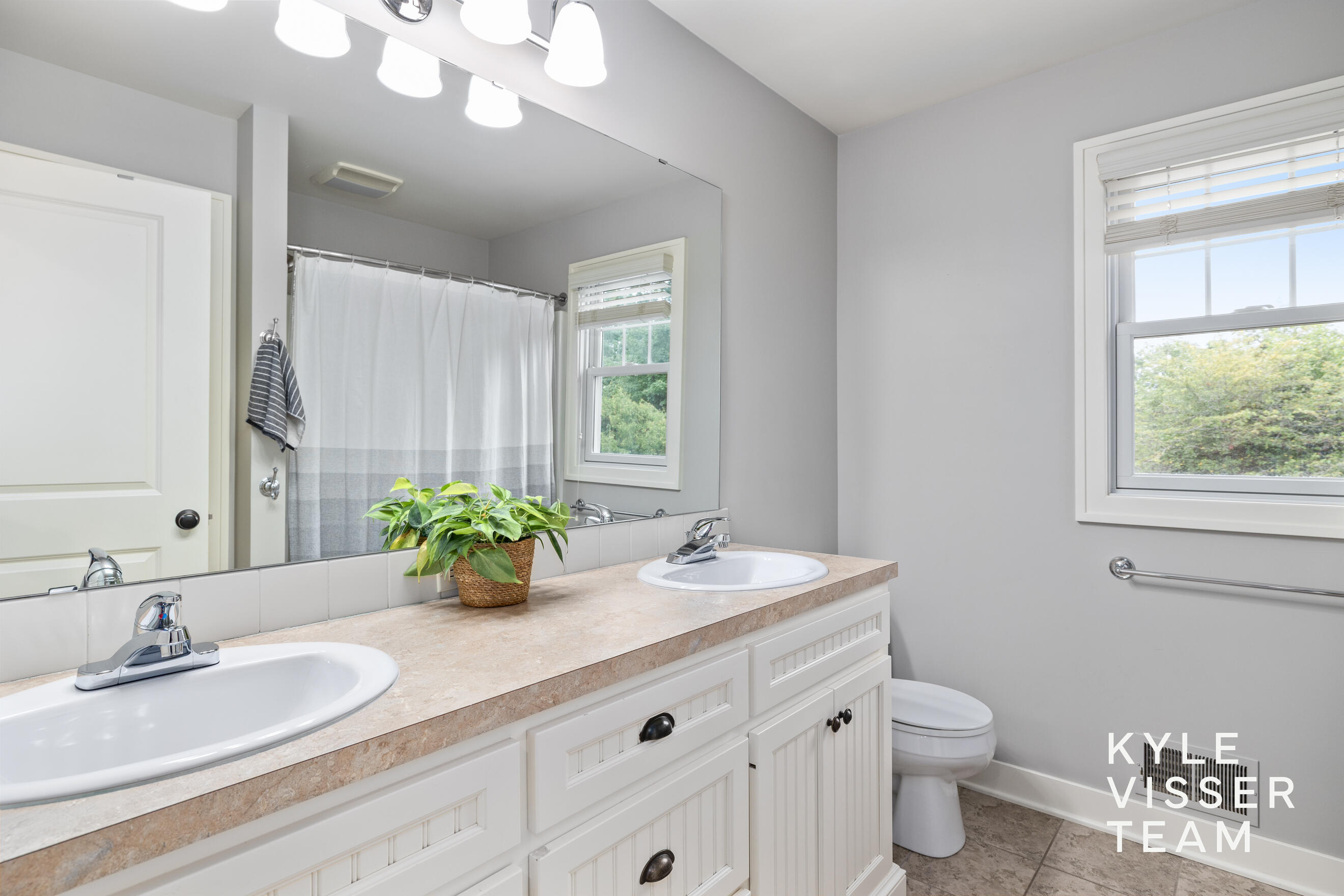 1622 Amberley Court SE East Grand Rapids MI 49506