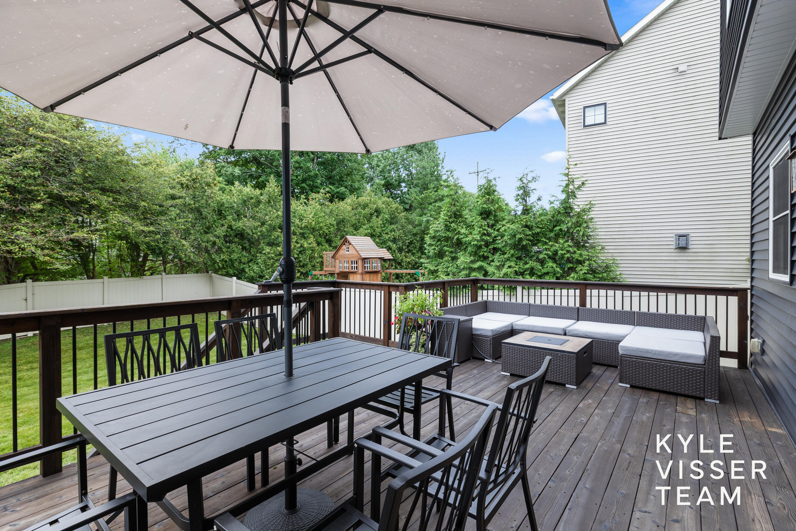 1622 Amberley Court SE East Grand Rapids MI 49506