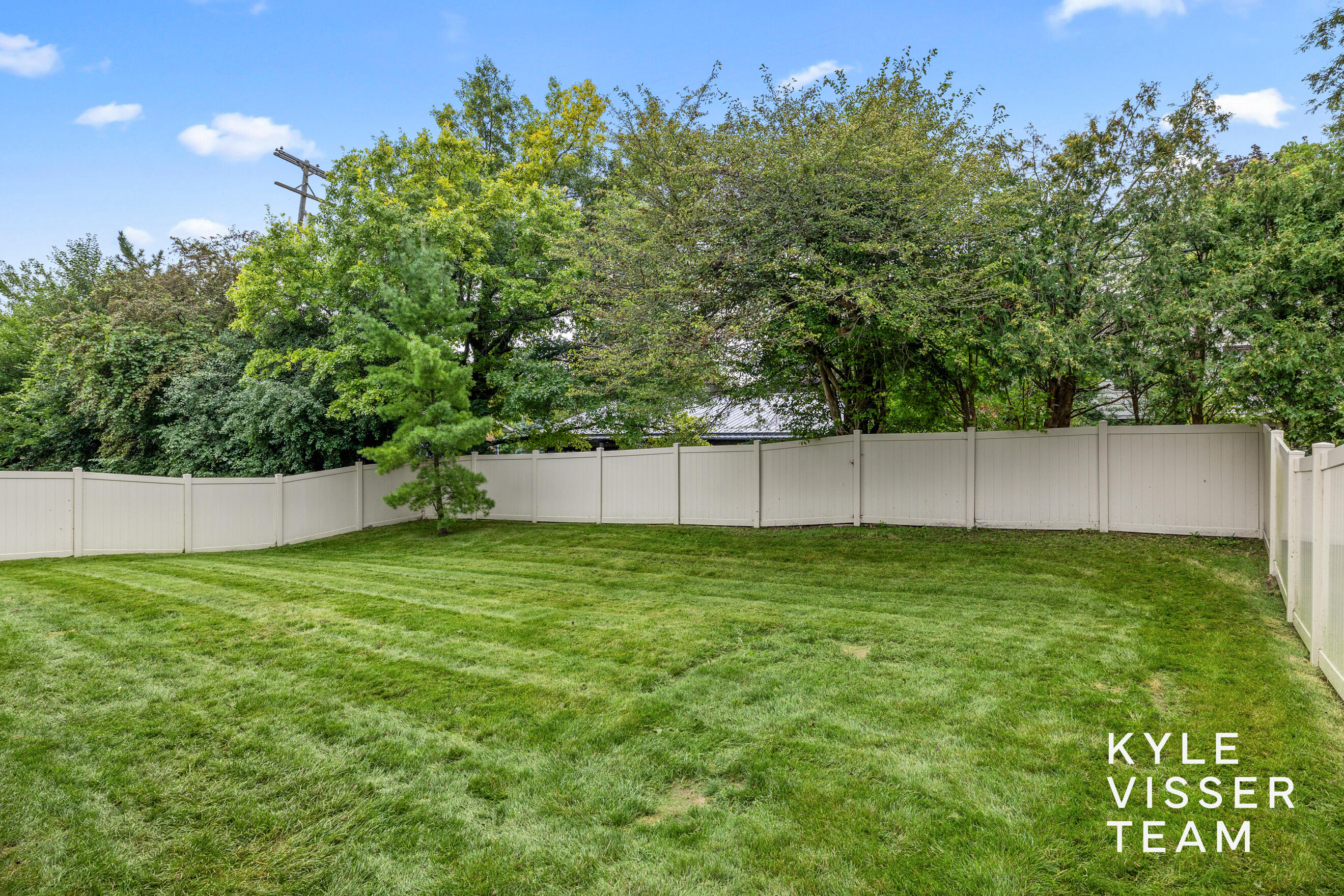 1622 Amberley Court SE East Grand Rapids MI 49506