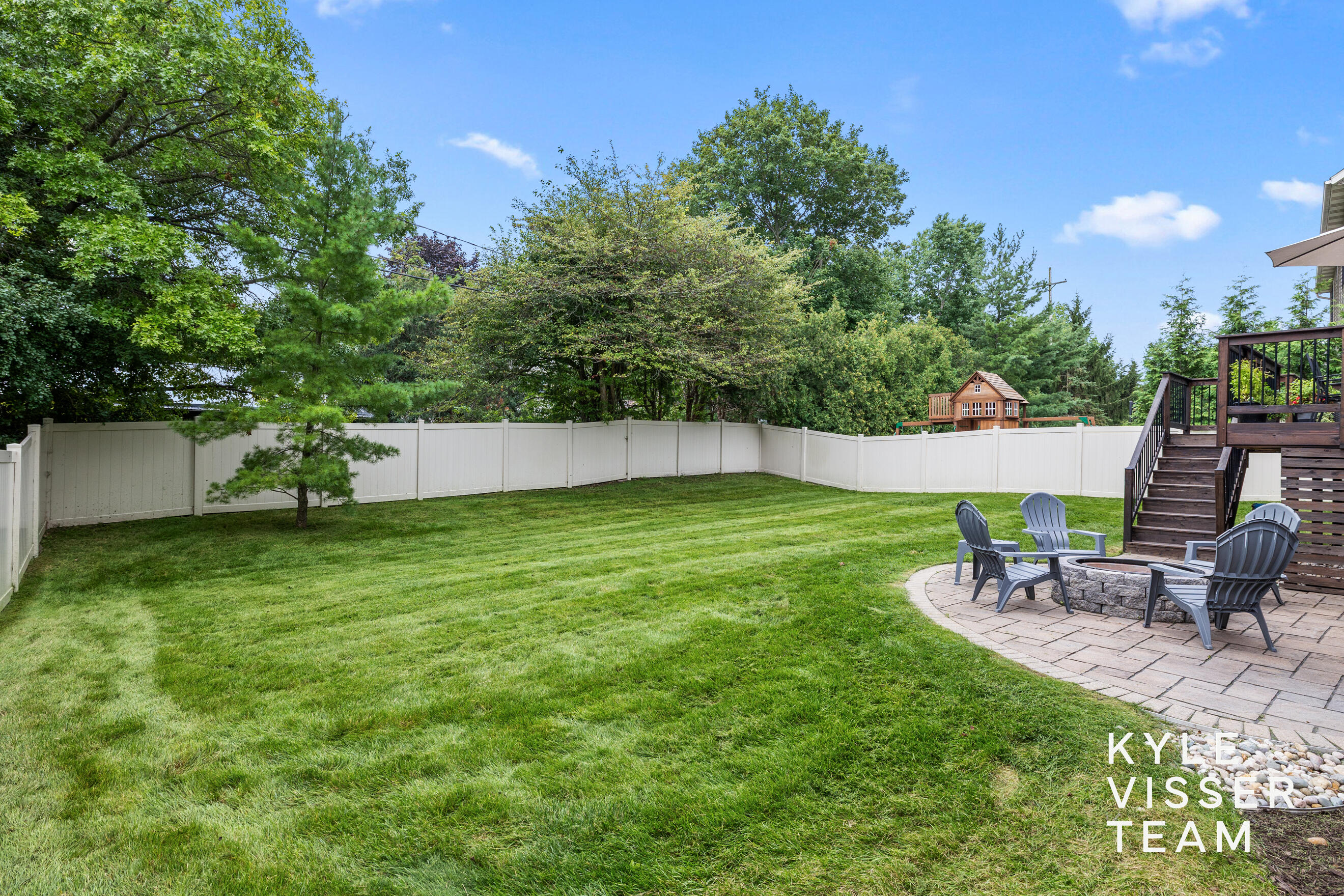 1622 Amberley Court SE East Grand Rapids MI 49506