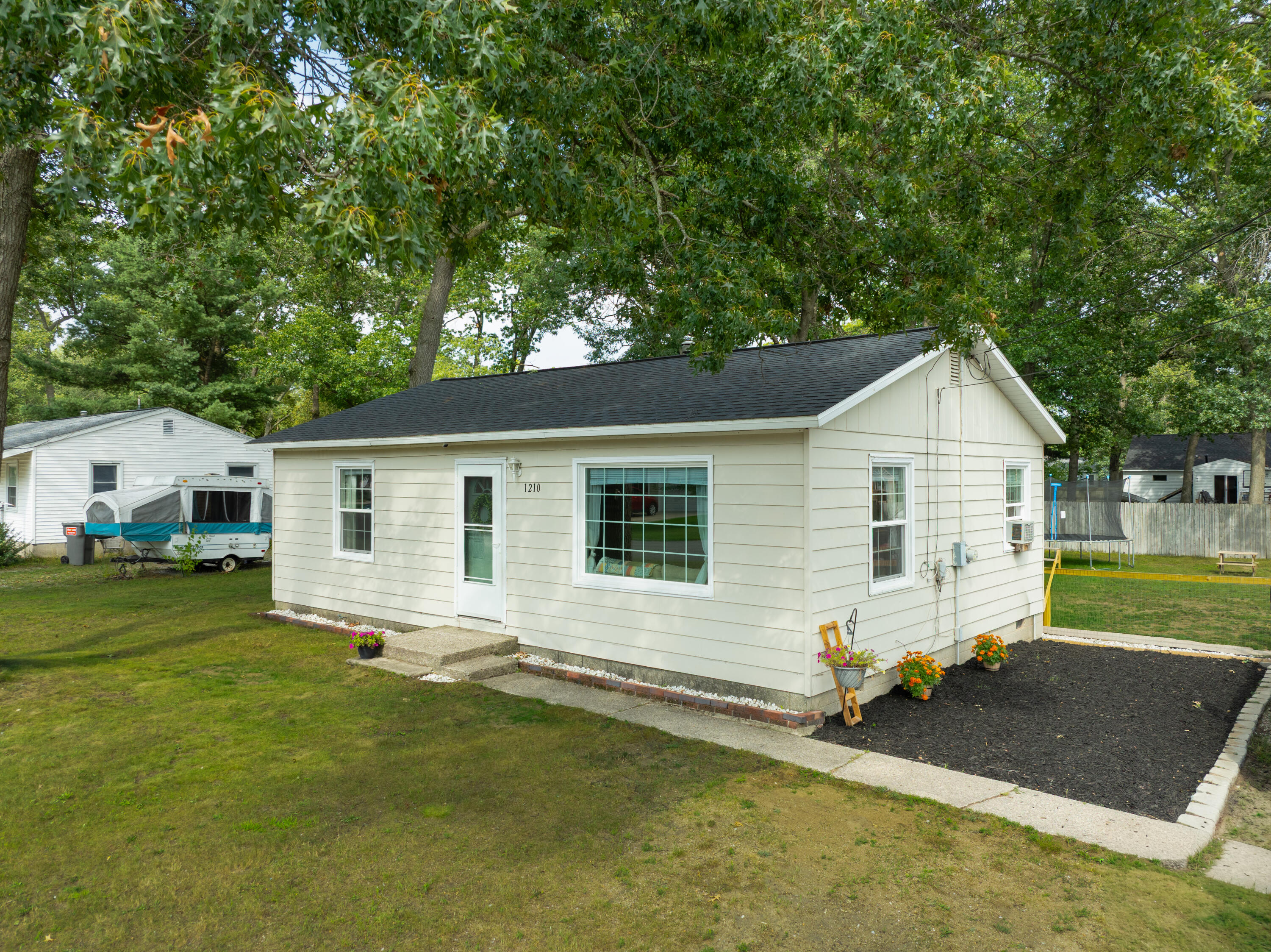 1210 Woodcrest Street Muskegon MI 49442