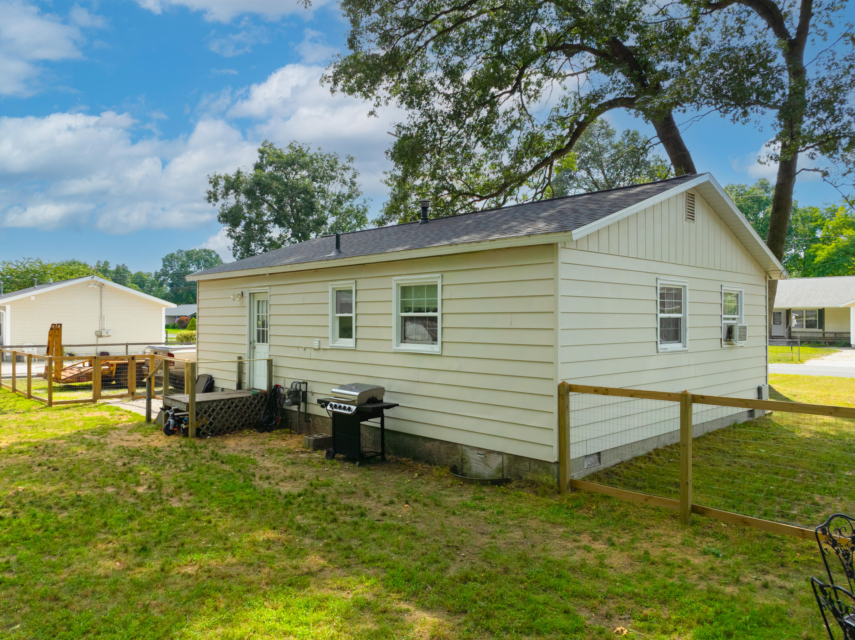 1210 Woodcrest Street Muskegon MI 49442