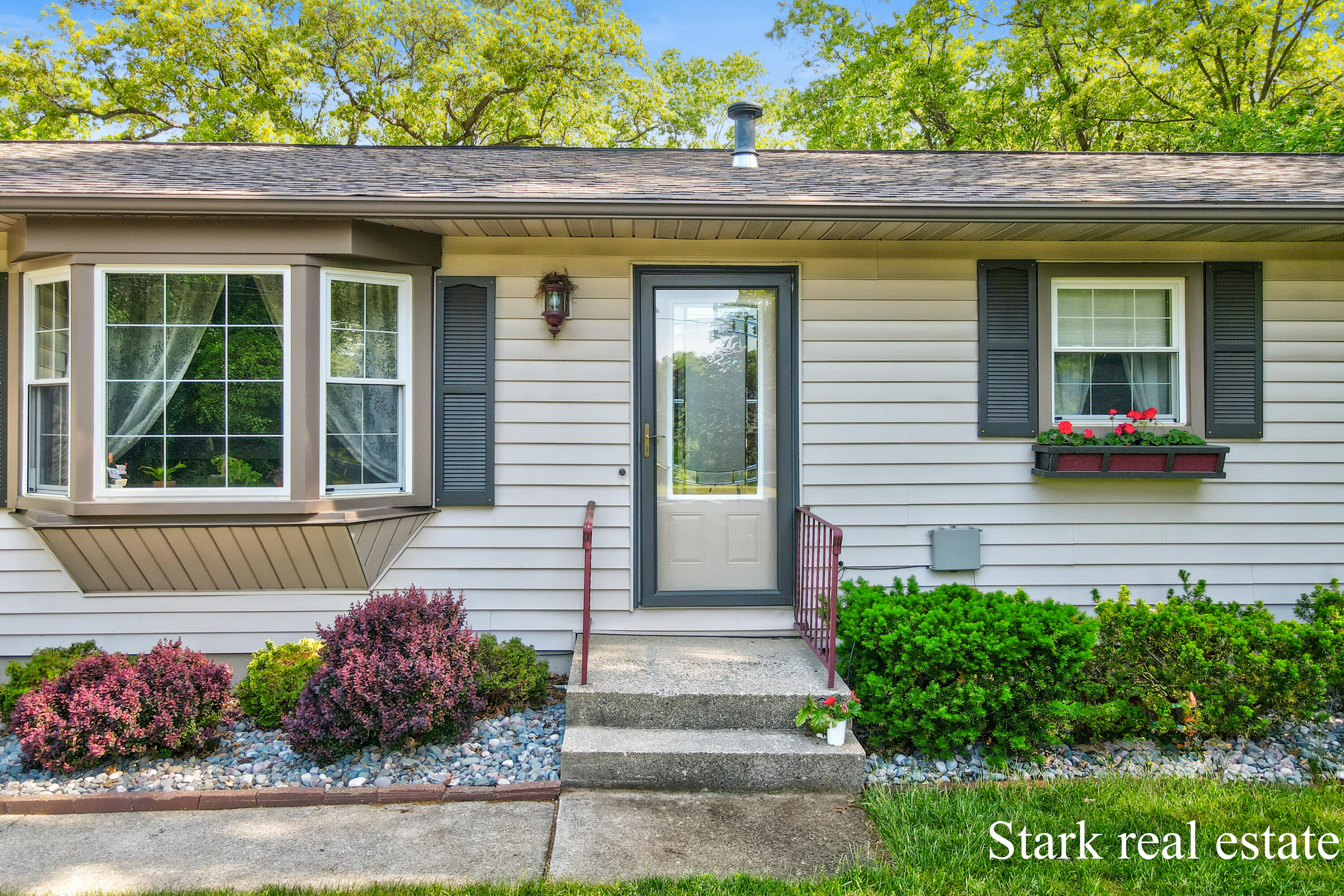 1290 Cardinal Circle Drive Muskegon MI 49445