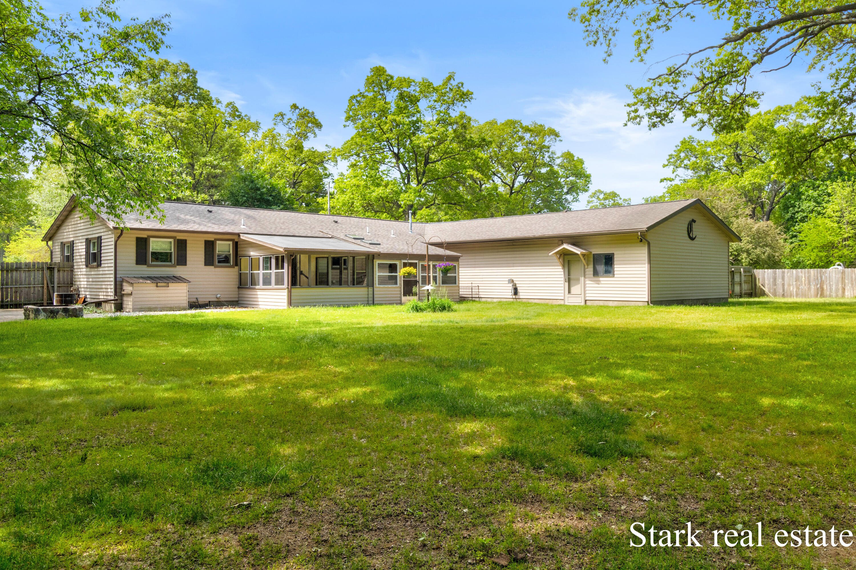 1290 Cardinal Circle Drive Muskegon MI 49445