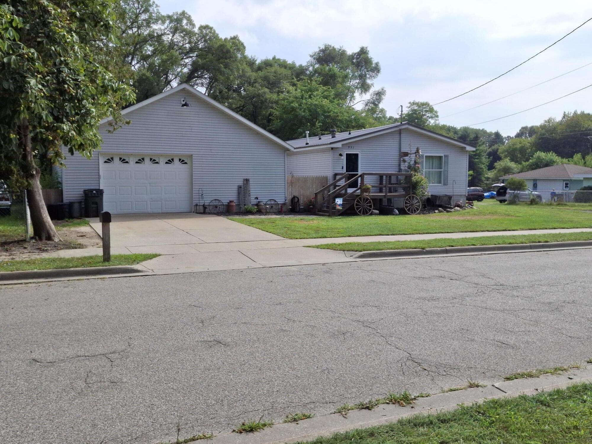 931 W Barney Avenue Muskegon MI 49441
