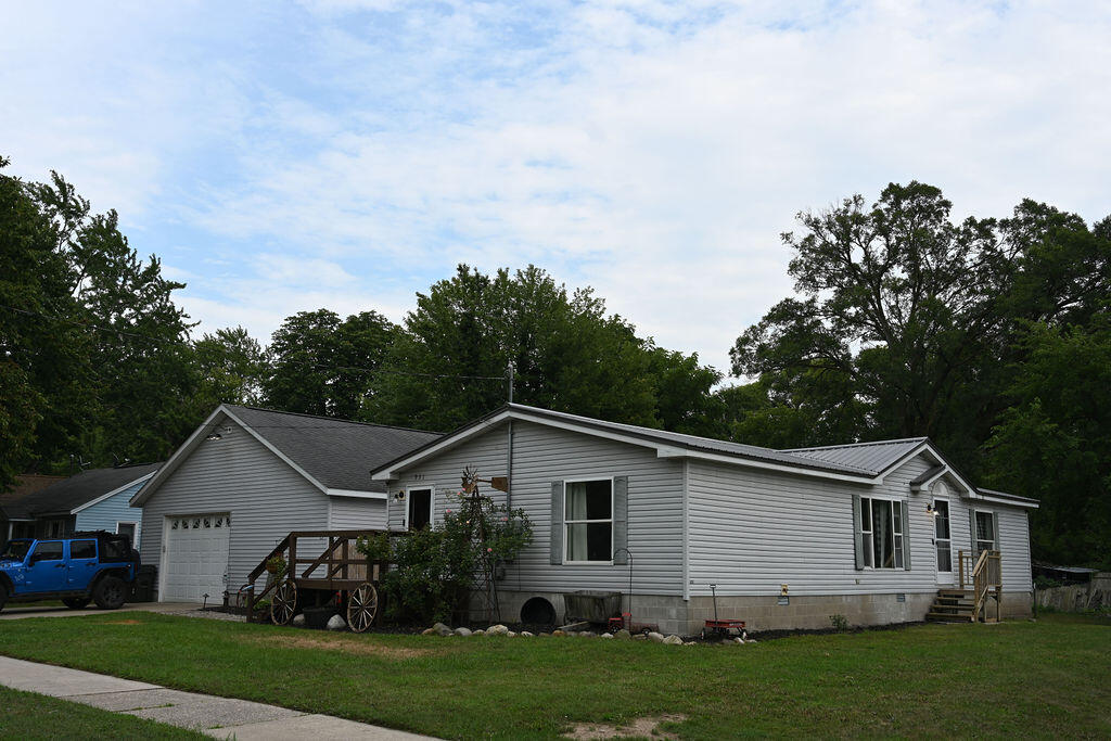 931 W Barney Avenue Muskegon MI 49441