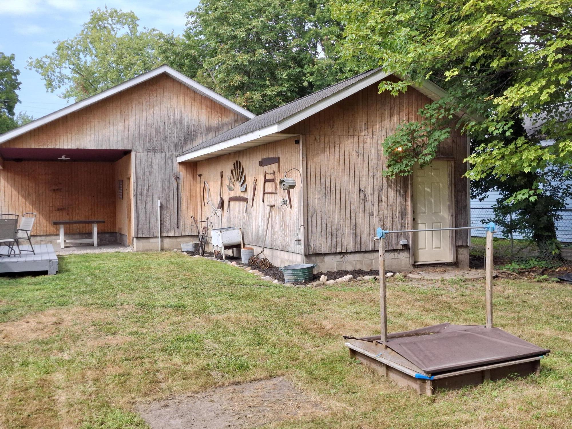 931 W Barney Avenue Muskegon MI 49441