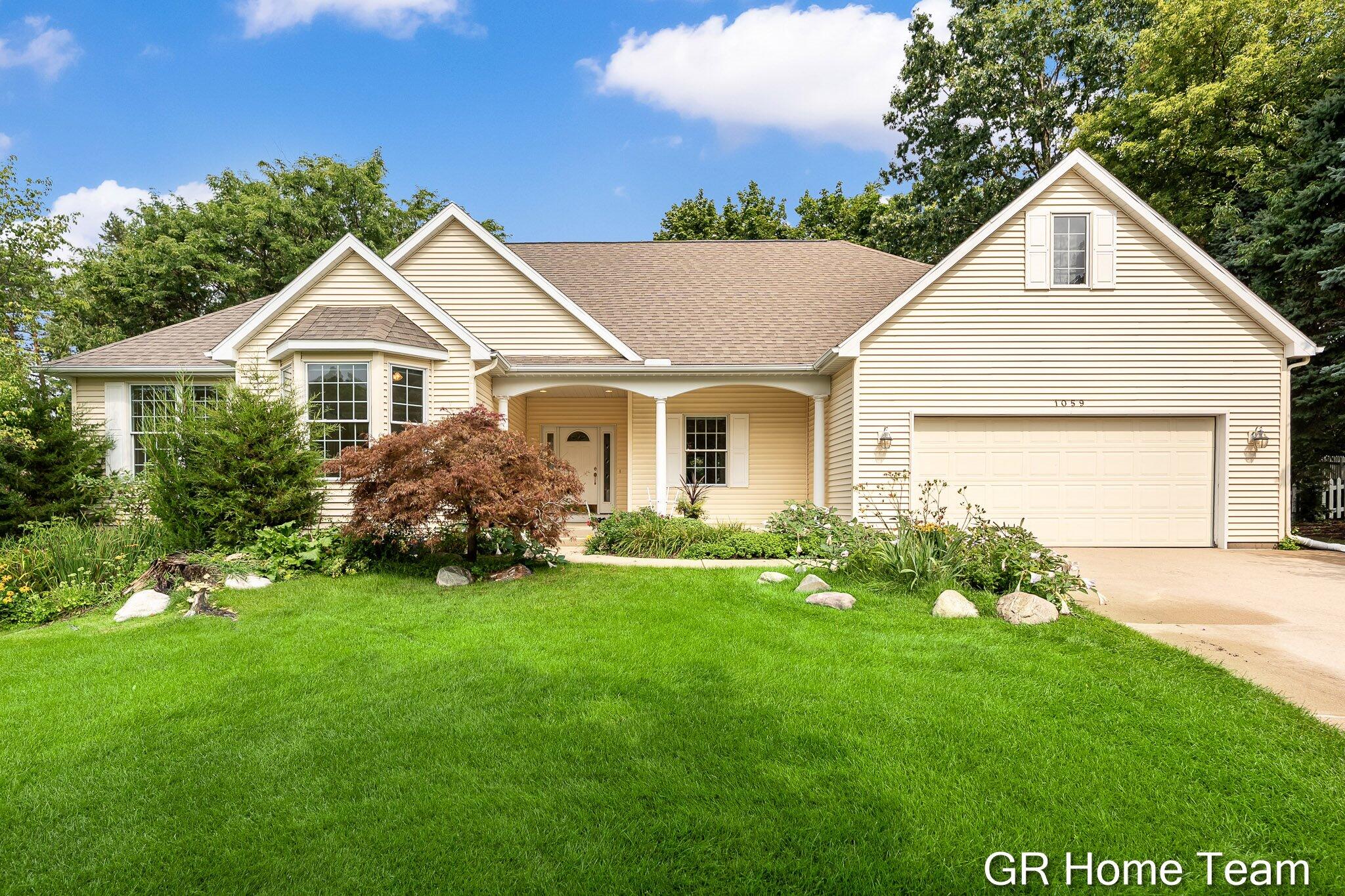 1059 Greenwood Forest SE Grand Rapids MI 49546