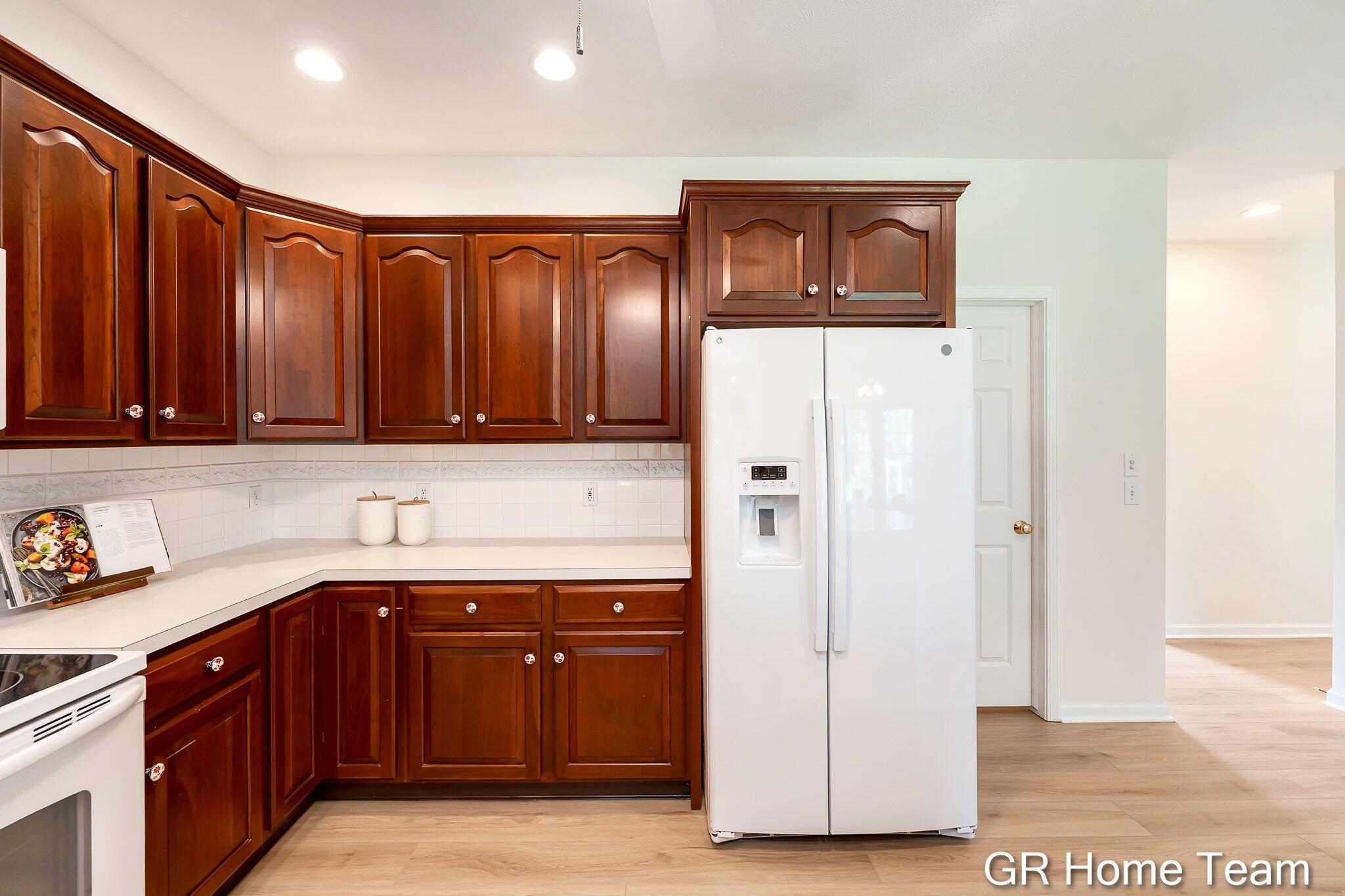 1059 Greenwood Forest SE Grand Rapids MI 49546