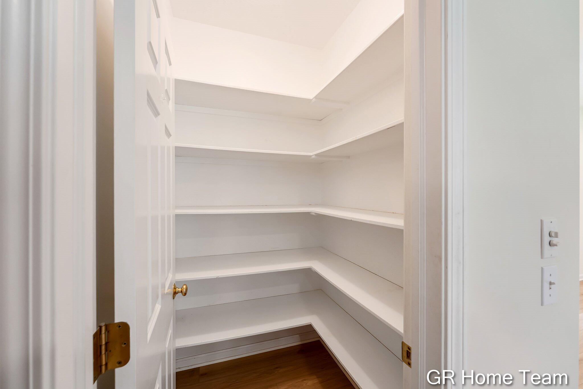 1059 Greenwood Forest SE Grand Rapids MI 49546