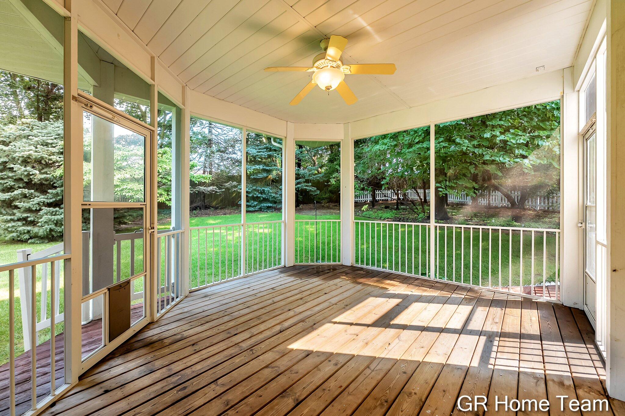 1059 Greenwood Forest SE Grand Rapids MI 49546