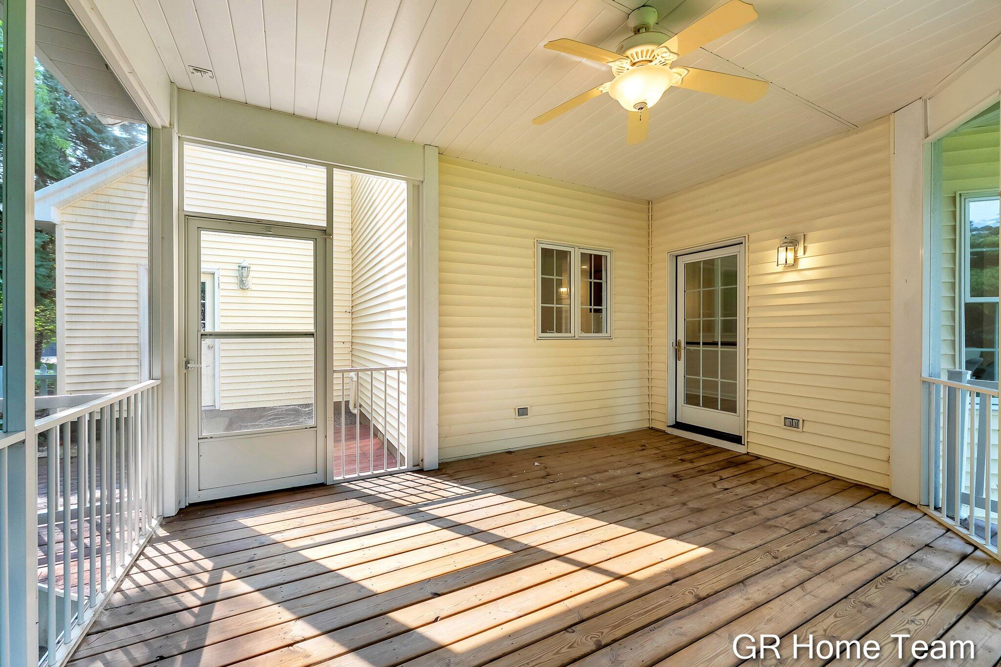 1059 Greenwood Forest SE Grand Rapids MI 49546