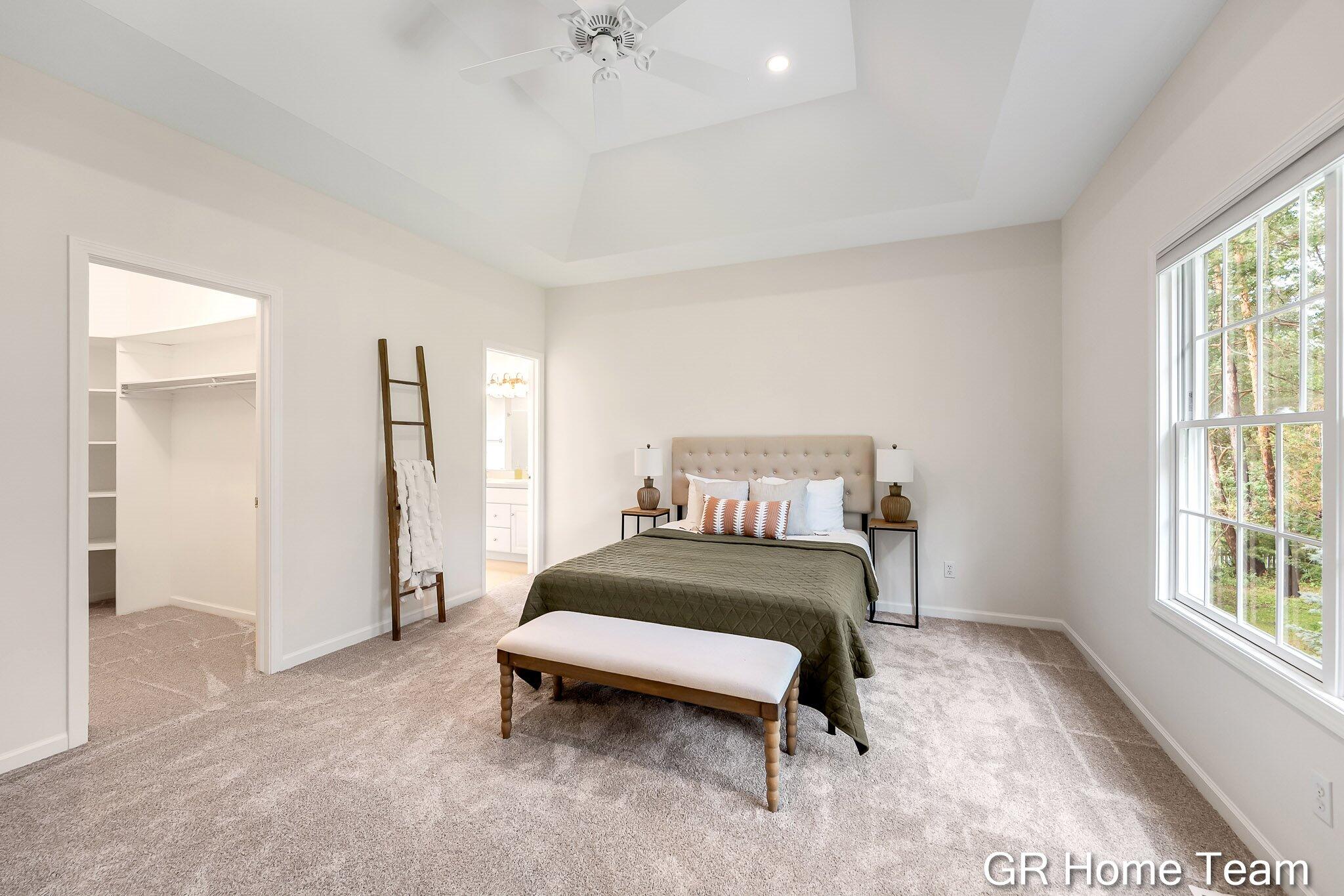 1059 Greenwood Forest SE Grand Rapids MI 49546