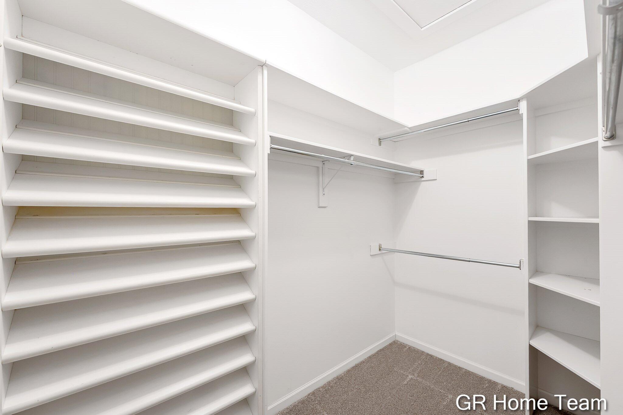 1059 Greenwood Forest SE Grand Rapids MI 49546