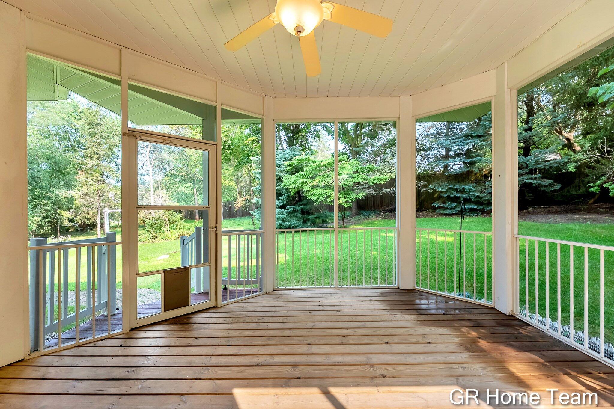 1059 Greenwood Forest SE Grand Rapids MI 49546