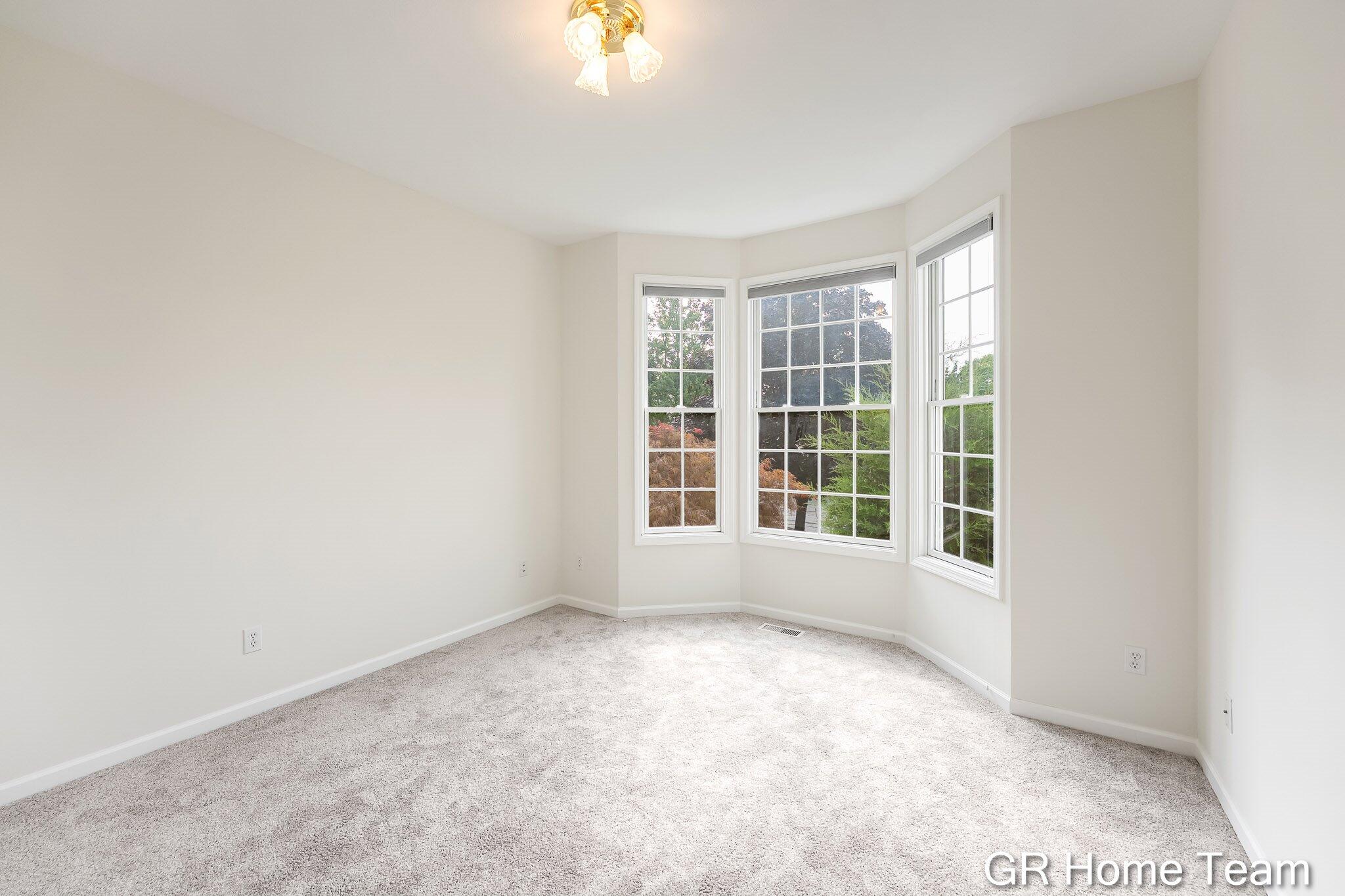1059 Greenwood Forest SE Grand Rapids MI 49546