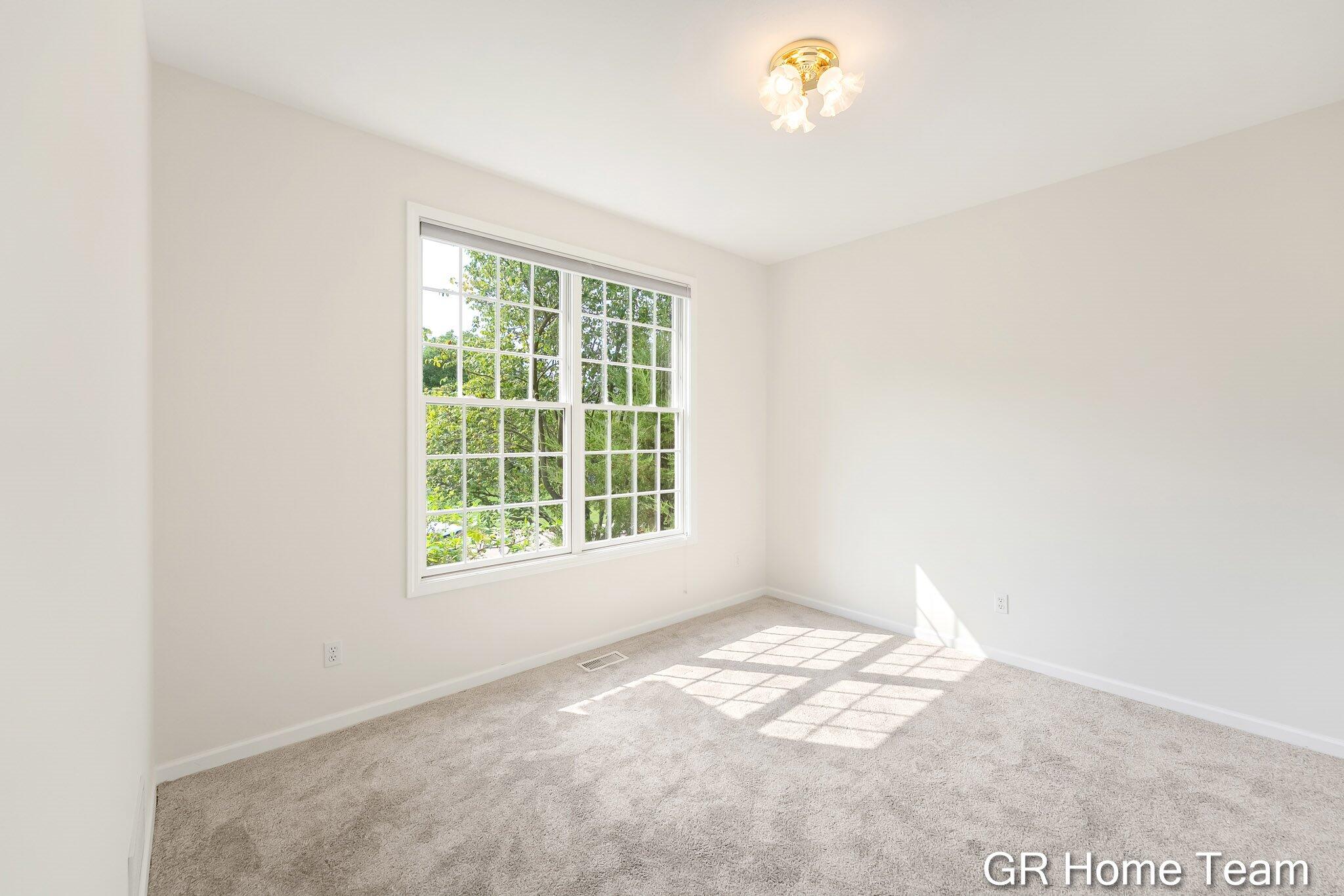 1059 Greenwood Forest SE Grand Rapids MI 49546