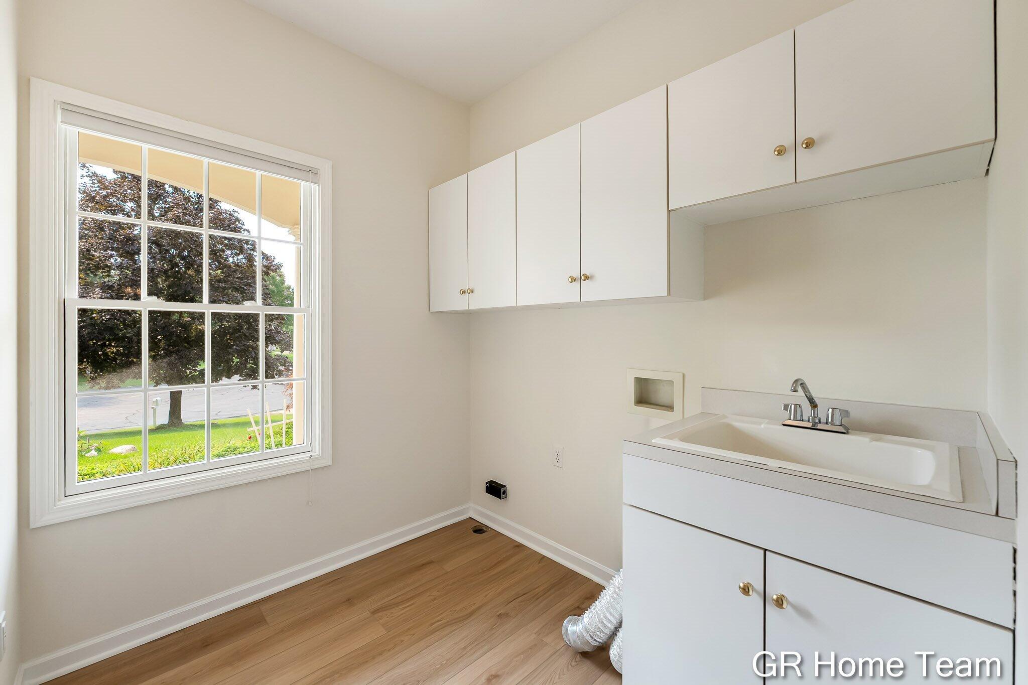 1059 Greenwood Forest SE Grand Rapids MI 49546