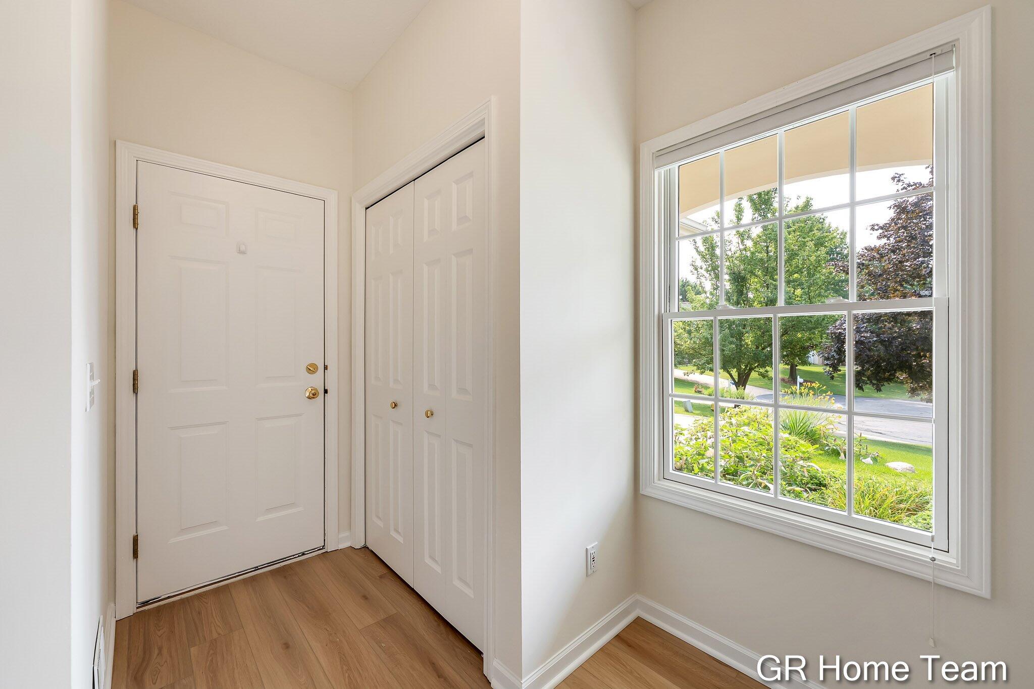 1059 Greenwood Forest SE Grand Rapids MI 49546