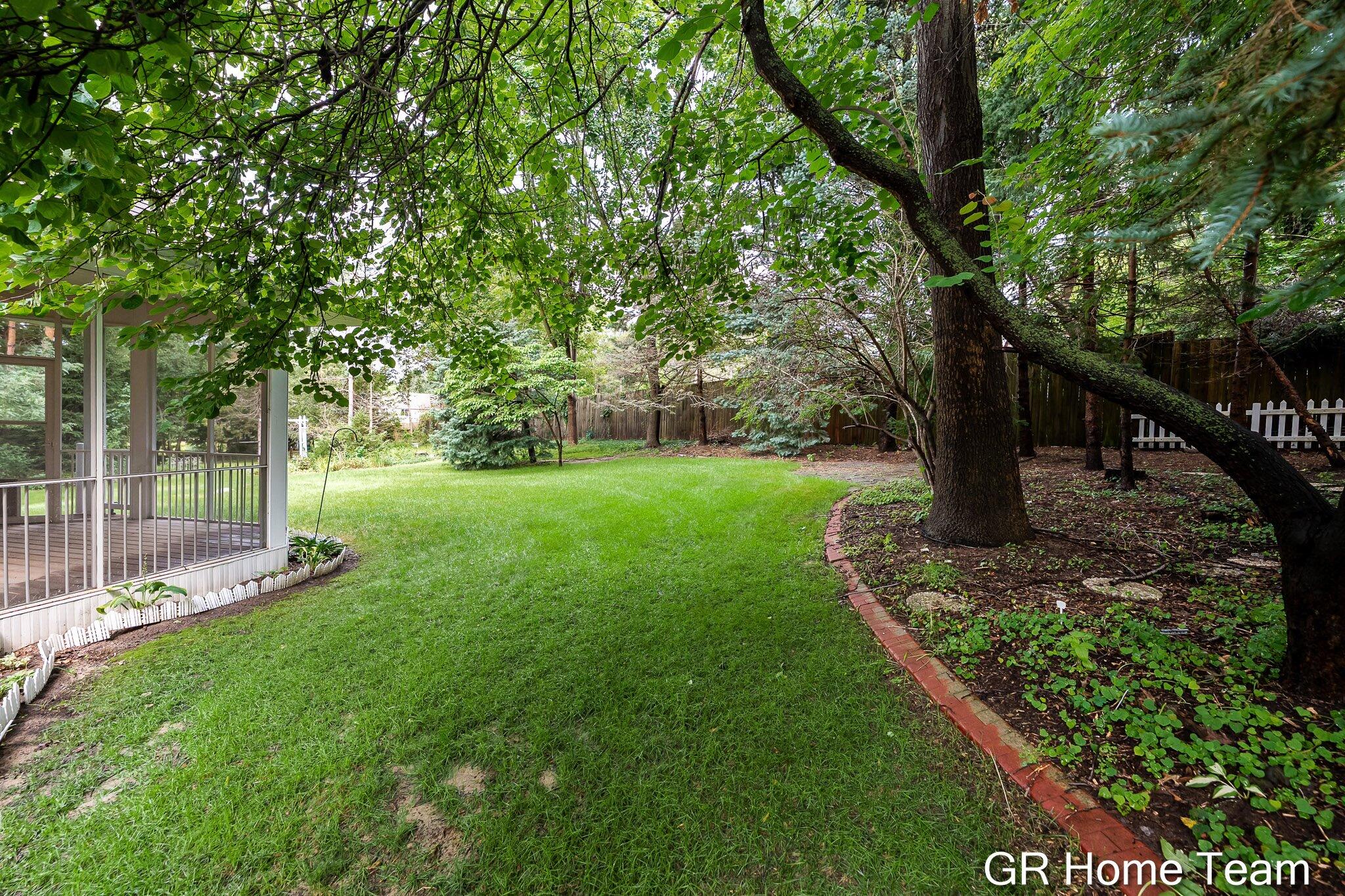 1059 Greenwood Forest SE Grand Rapids MI 49546