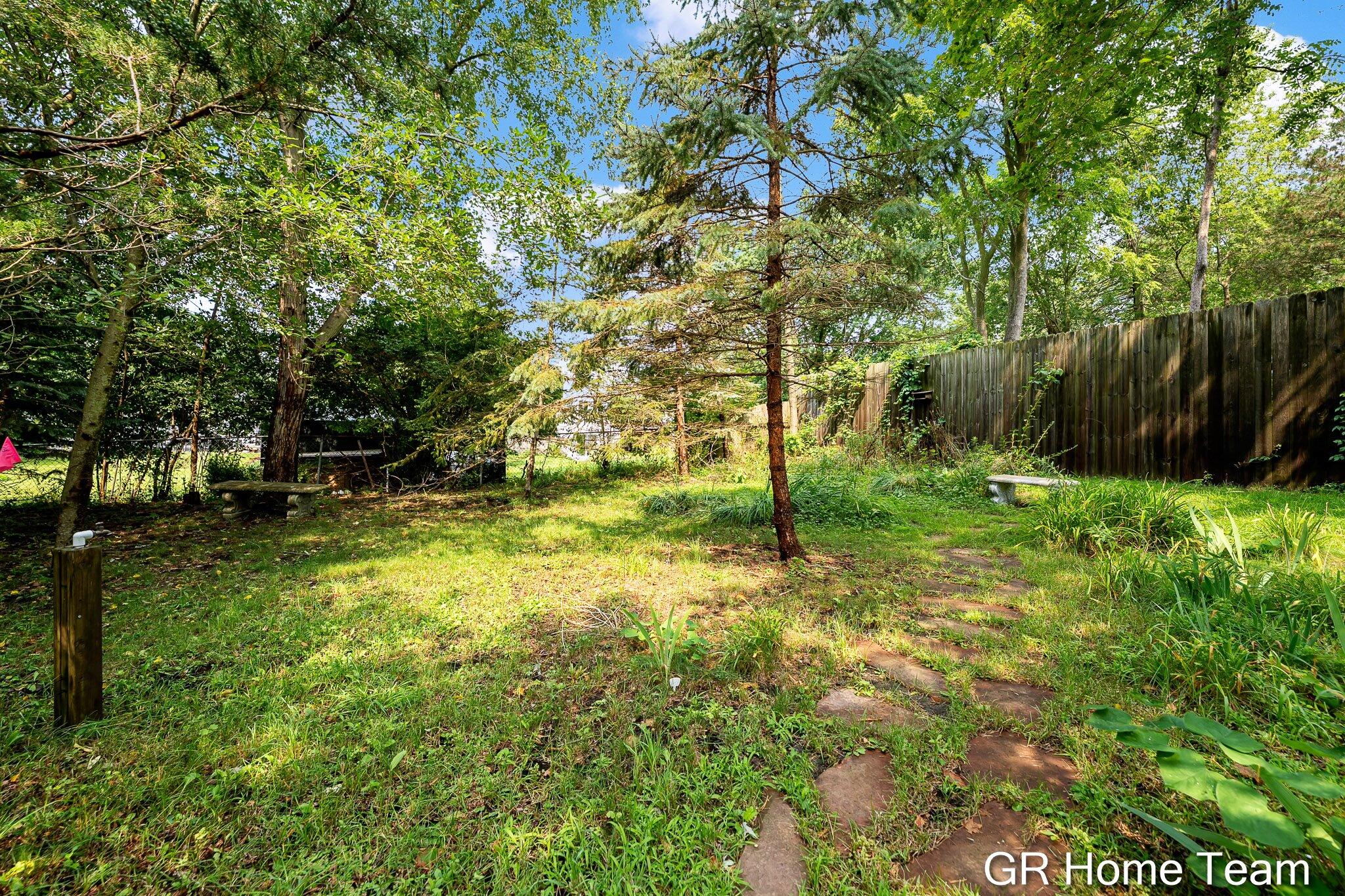 1059 Greenwood Forest SE Grand Rapids MI 49546