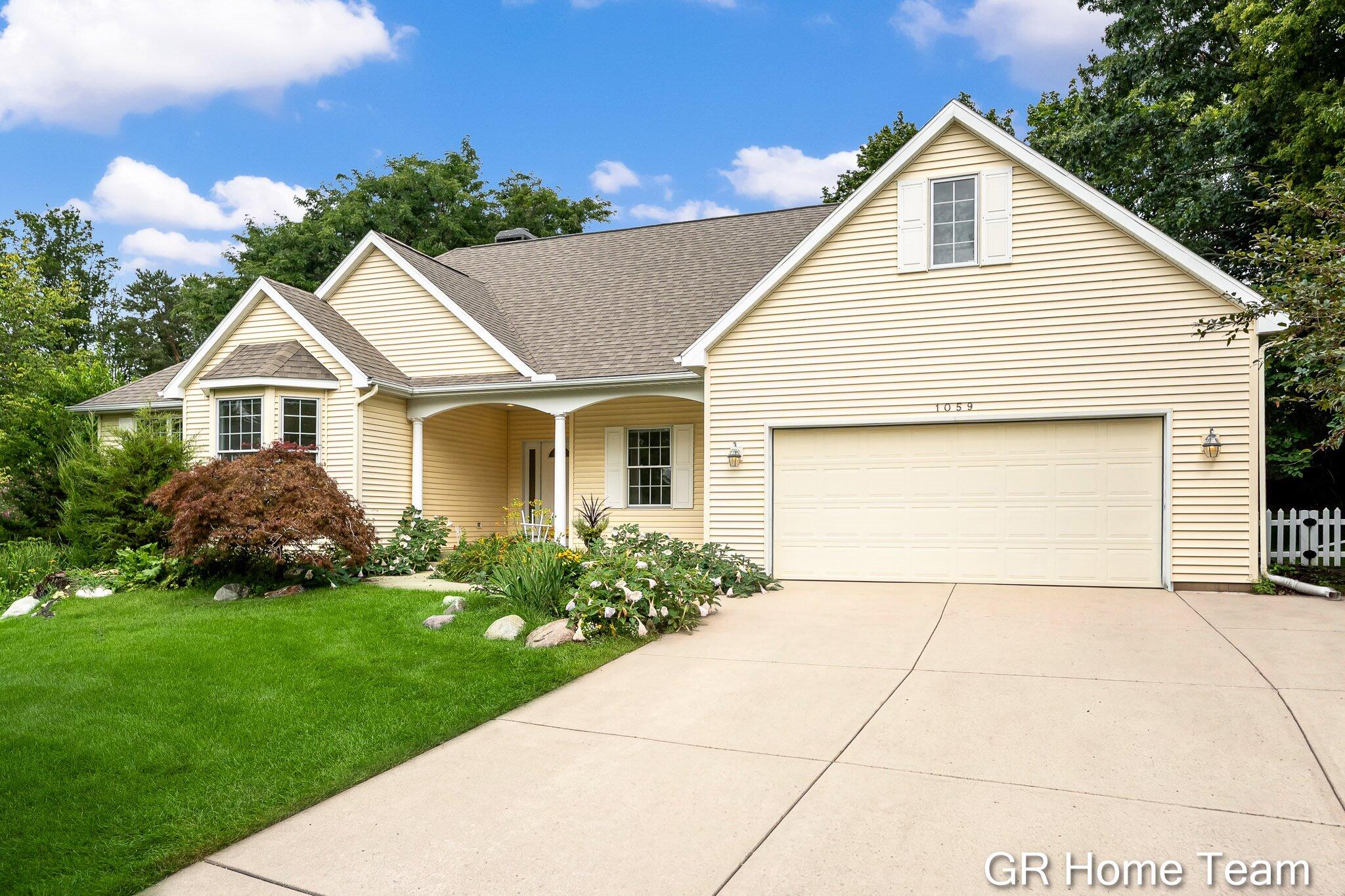 1059 Greenwood Forest SE Grand Rapids MI 49546