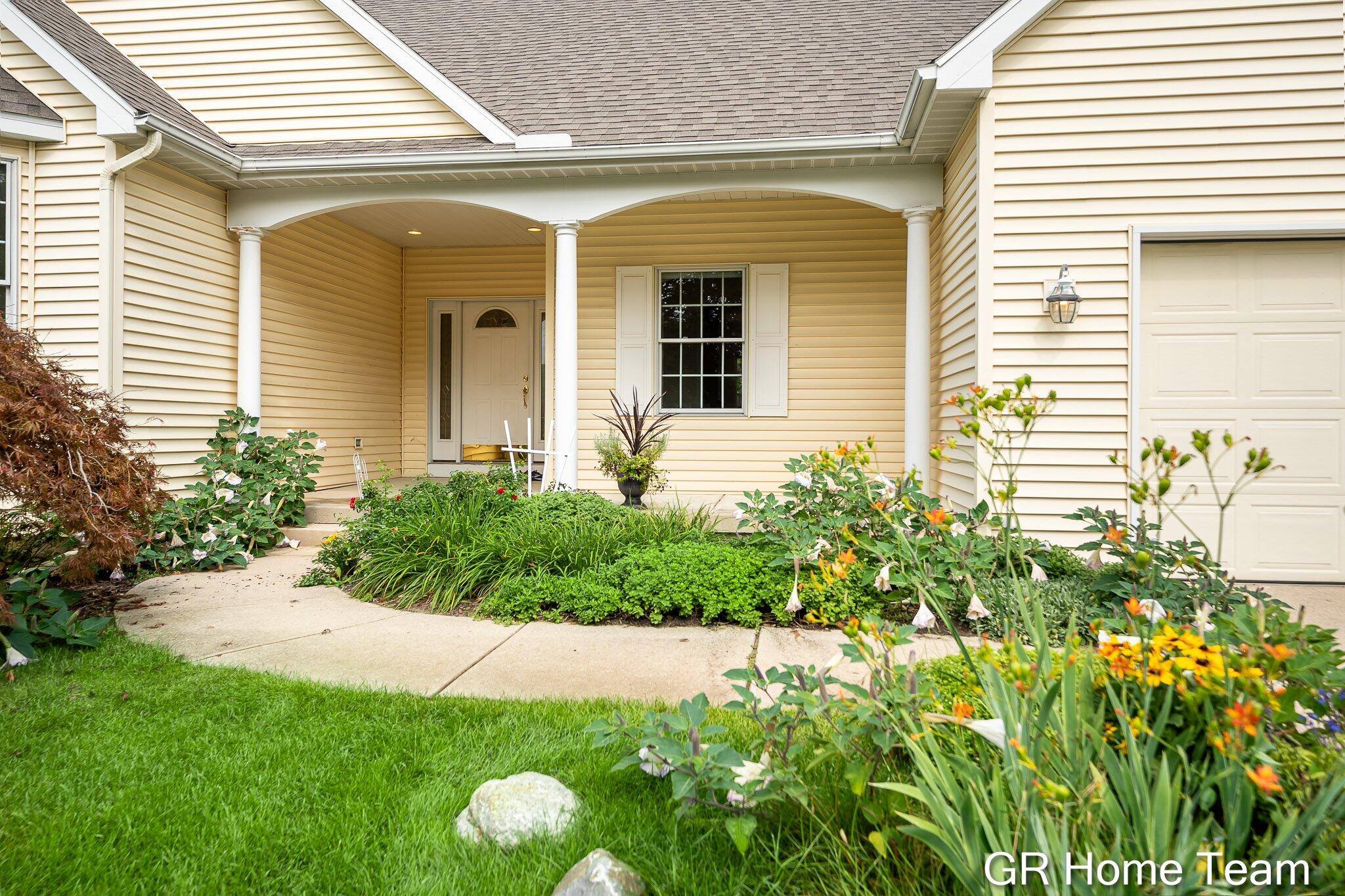 1059 Greenwood Forest SE Grand Rapids MI 49546