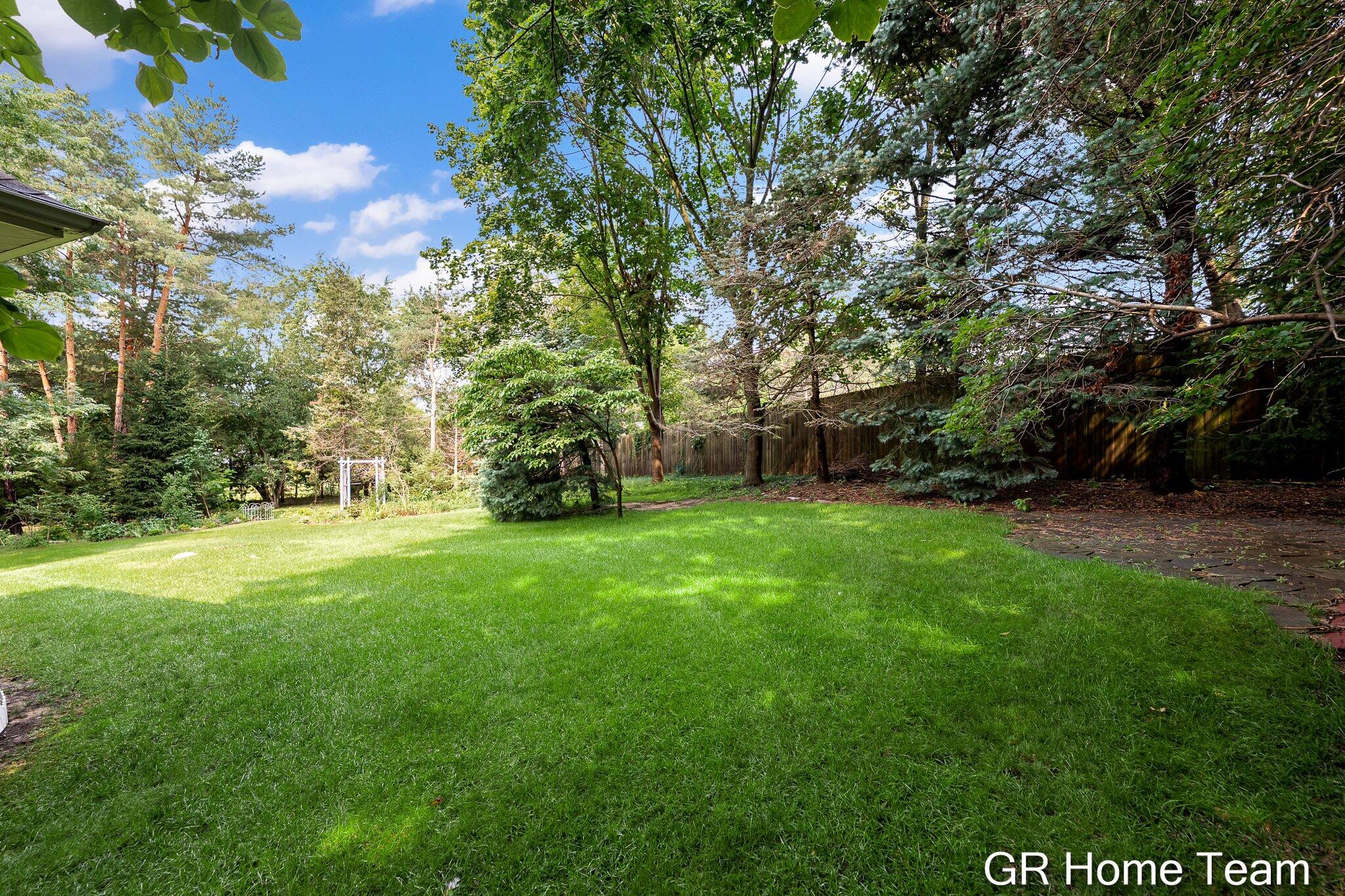 1059 Greenwood Forest SE Grand Rapids MI 49546