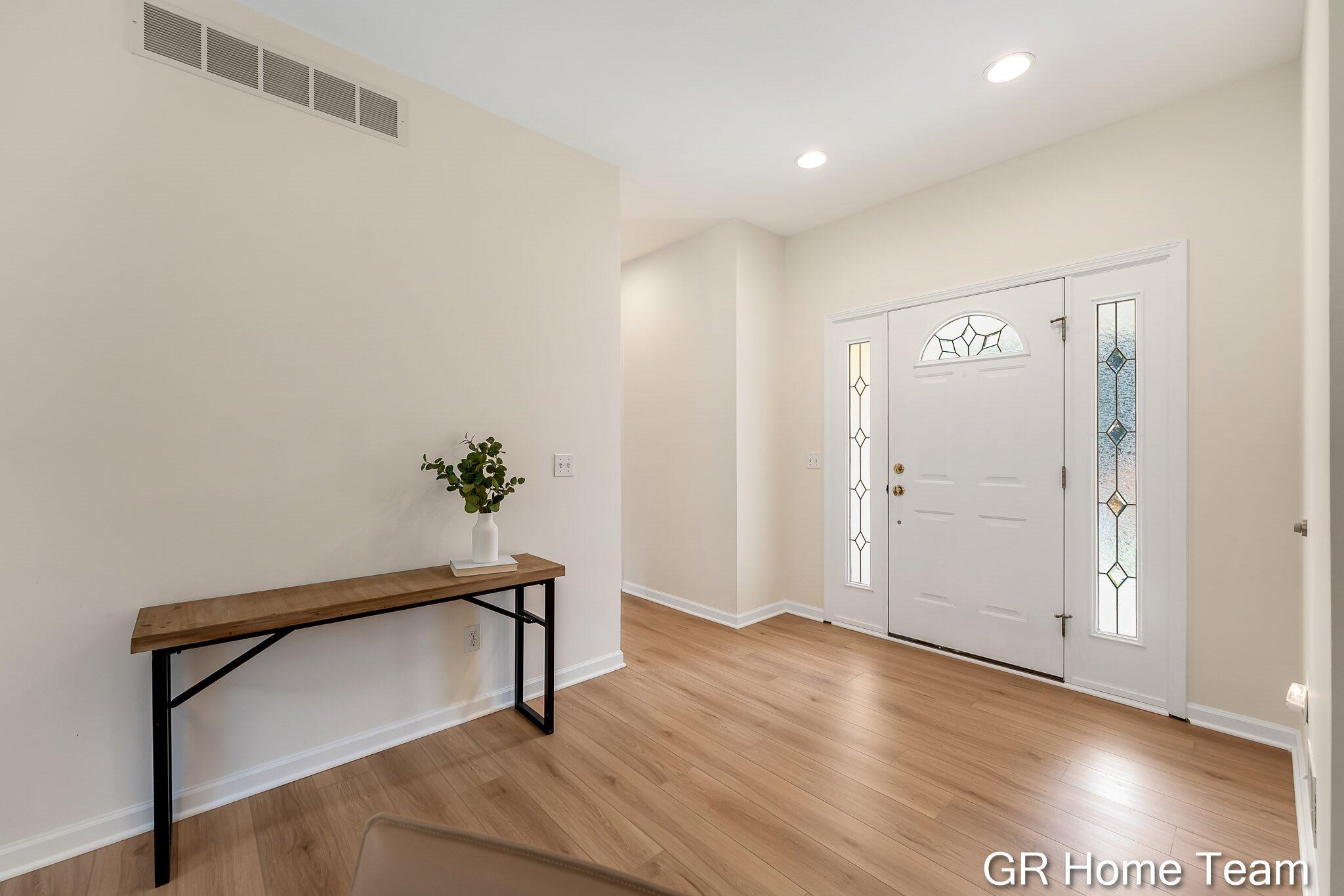 1059 Greenwood Forest SE Grand Rapids MI 49546